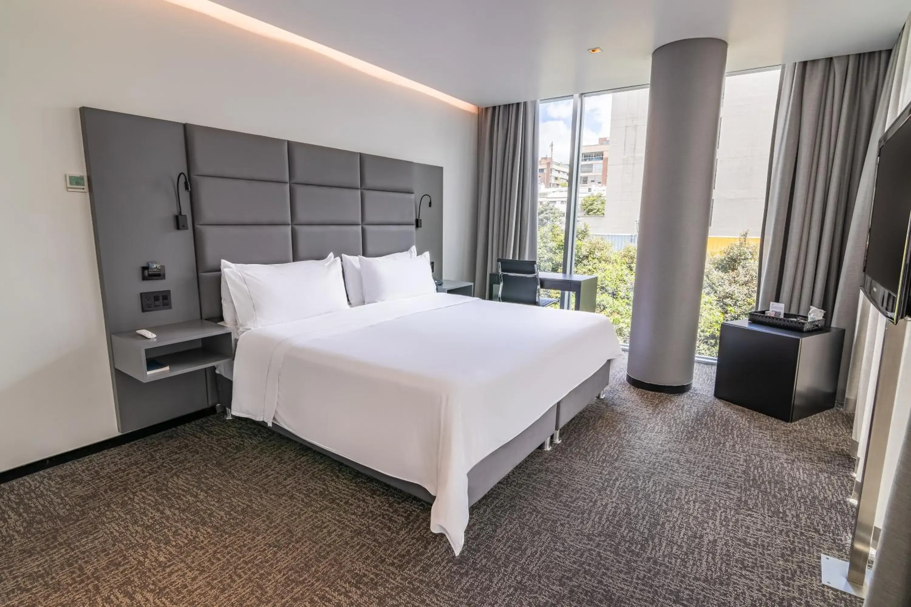 Bed in GHL Collection 93 Bed in GHL Collection 93