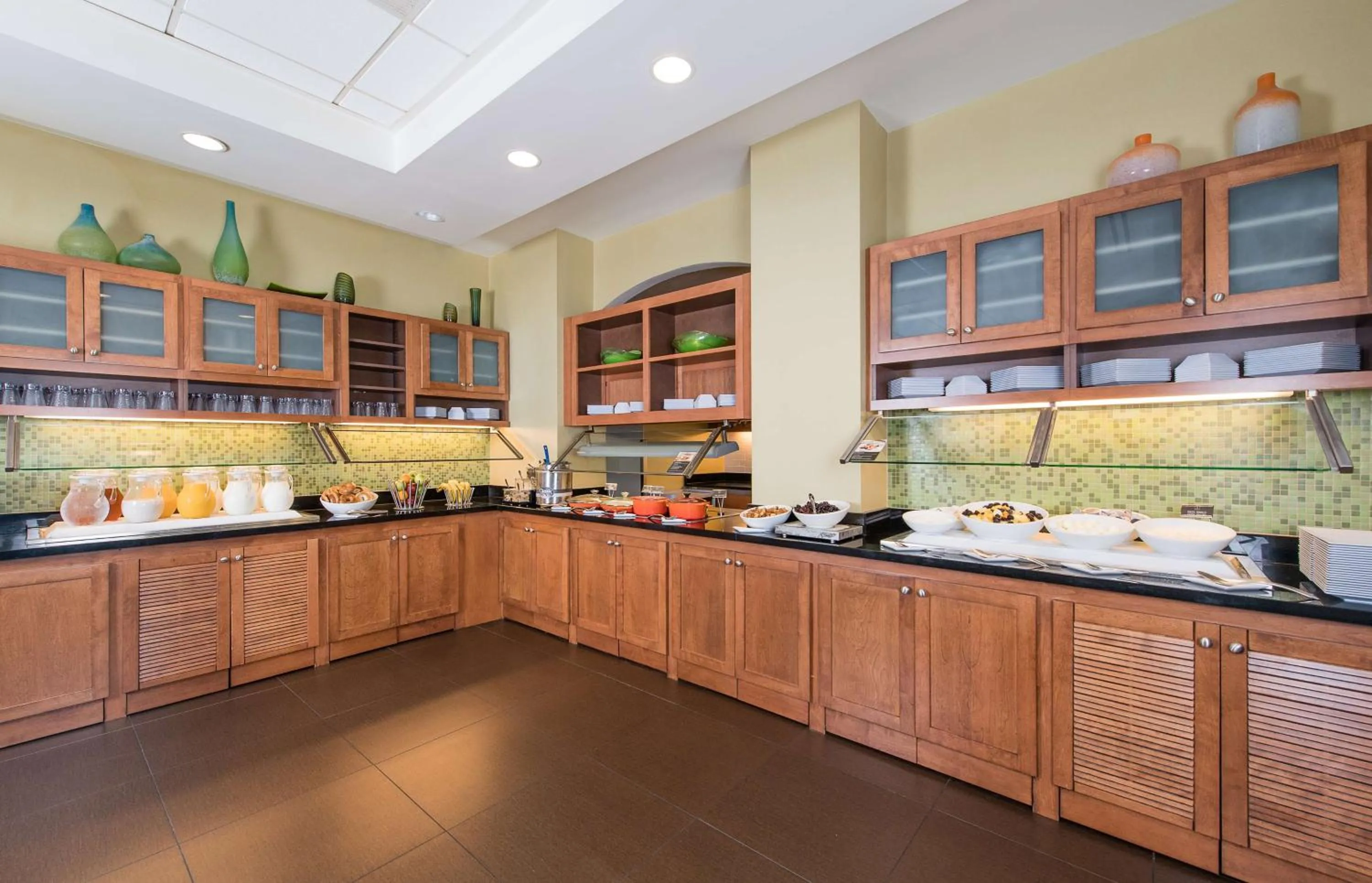 Restaurant/places to eat in Hyatt Place Charleston Airport / Convention Center