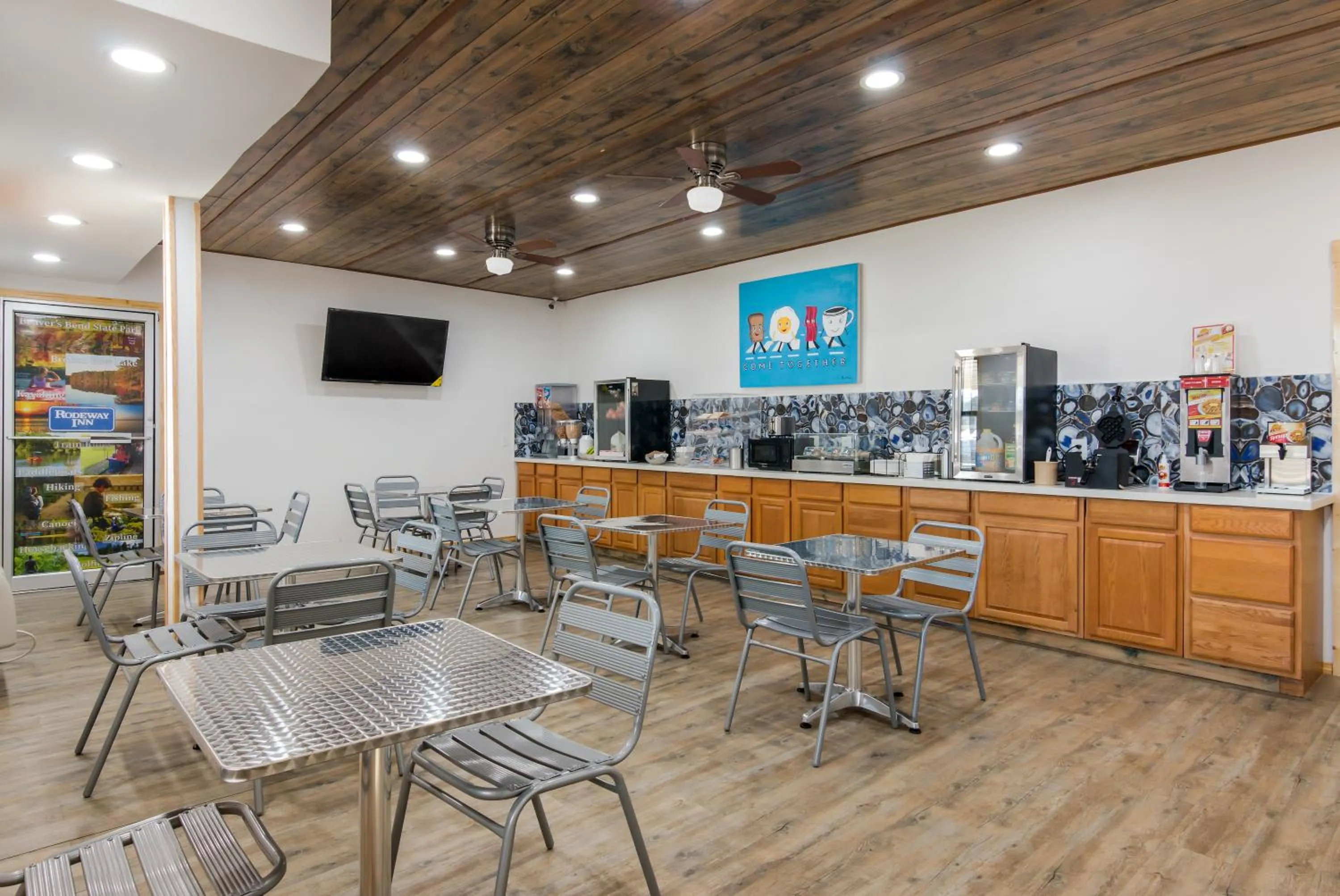 Breakfast in Rodeway Inn Broken Bow-Hochatown