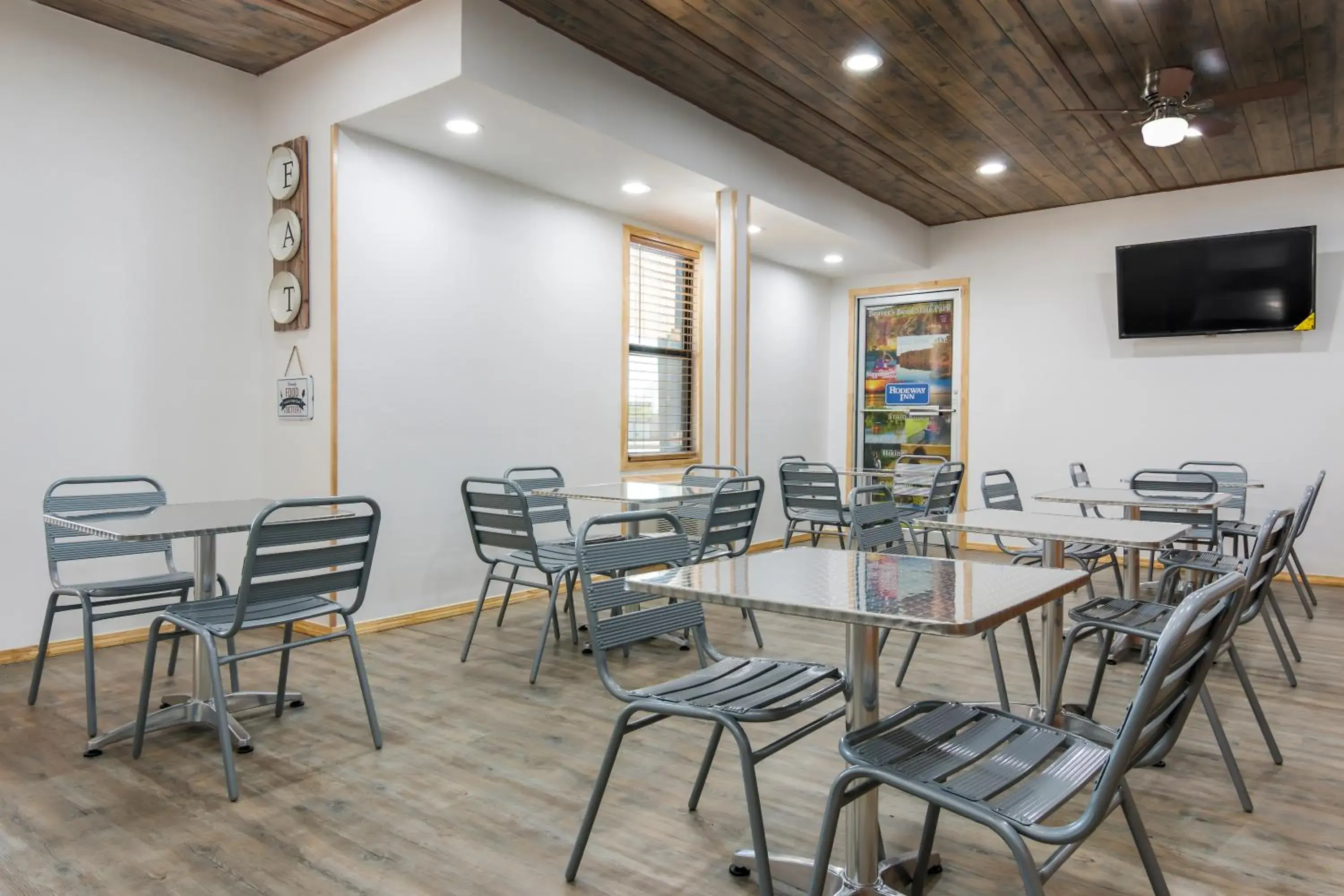 Breakfast in Rodeway Inn Broken Bow-Hochatown Breakfast in Rodeway Inn Broken Bow-Hochatown