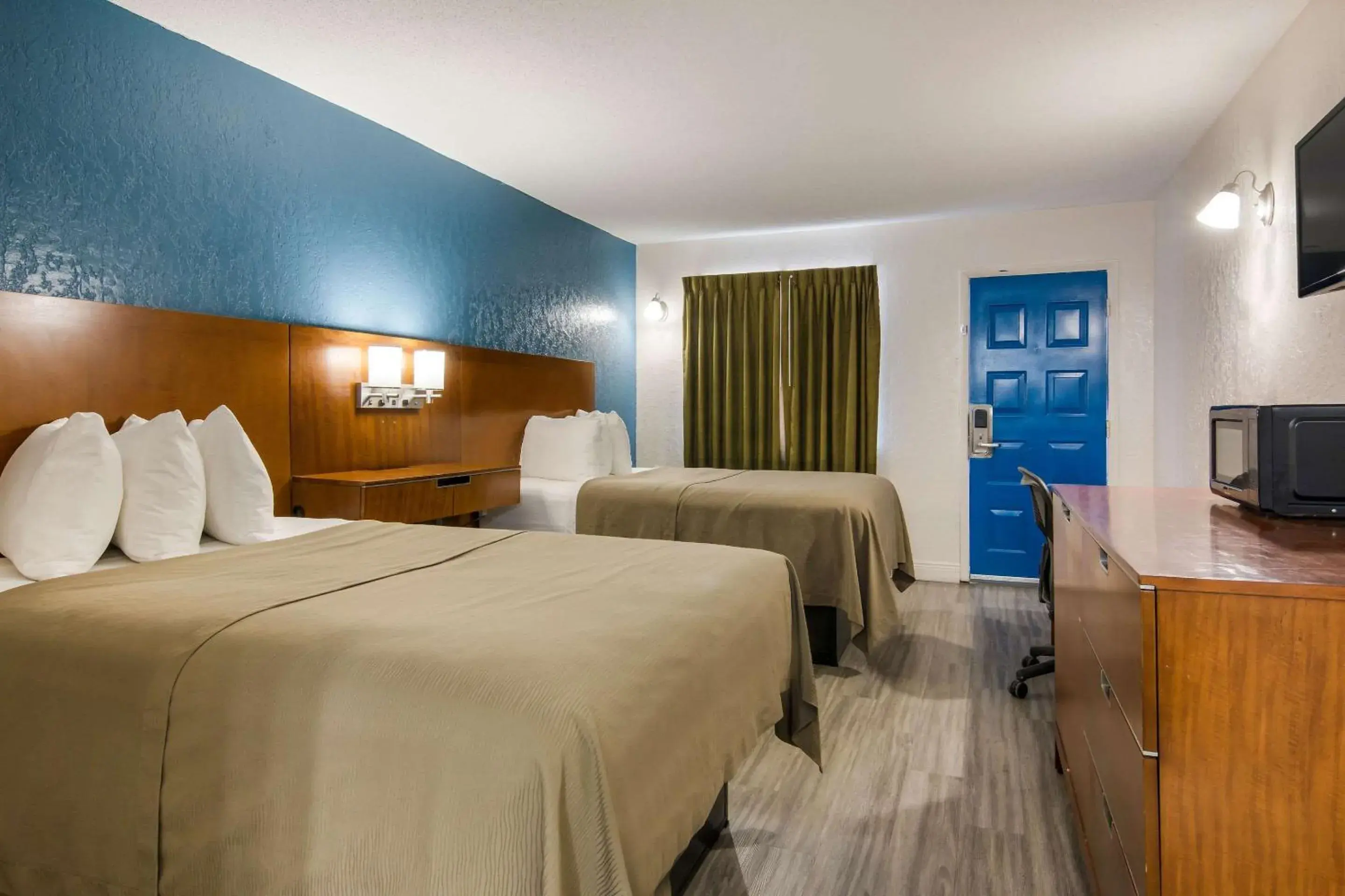 Bedroom, Bed in Rodeway Inn Broken Bow-Hochatown Bedroom, Bed in Rodeway Inn Broken Bow-Hochatown