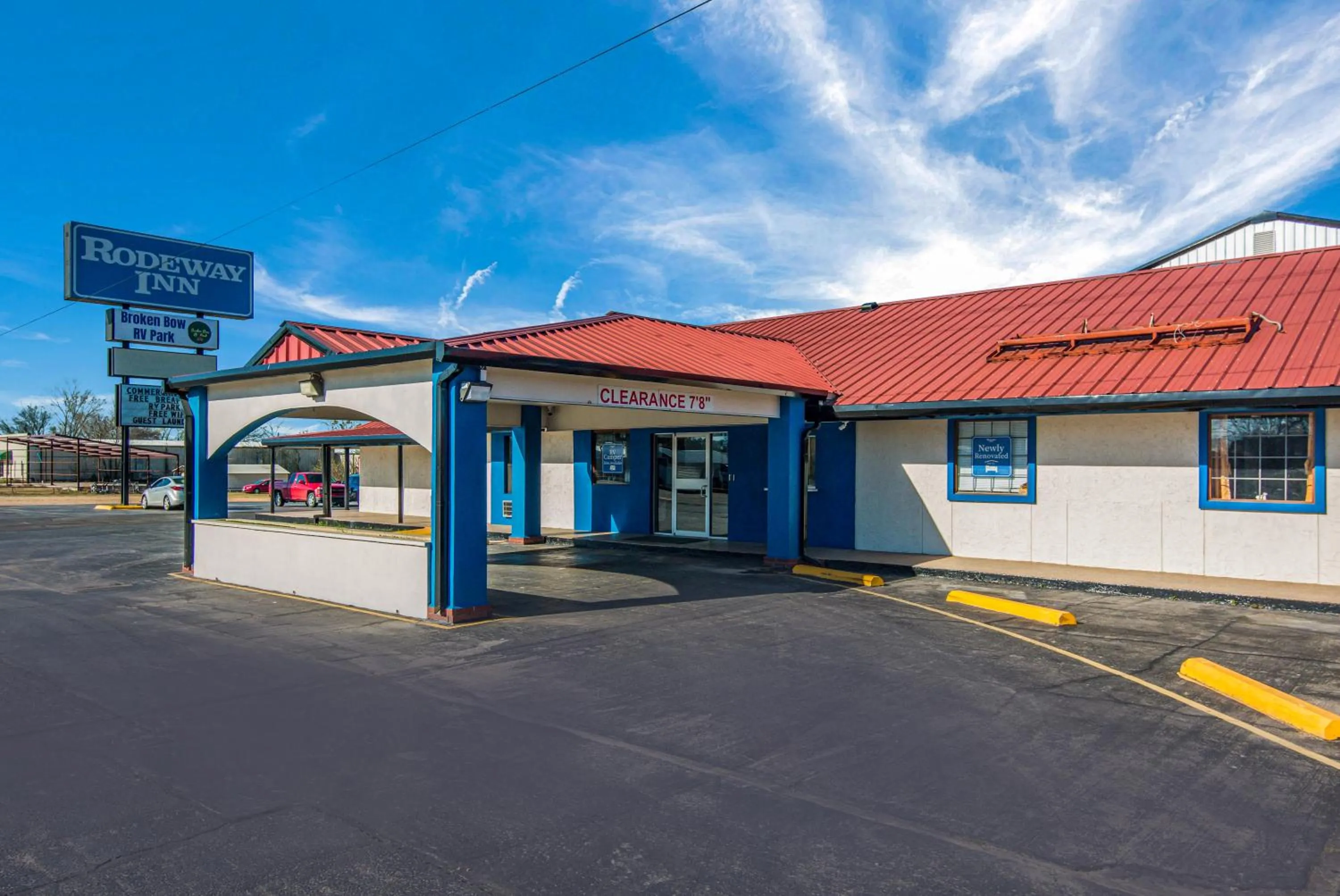 Property building in Rodeway Inn Broken Bow-Hochatown