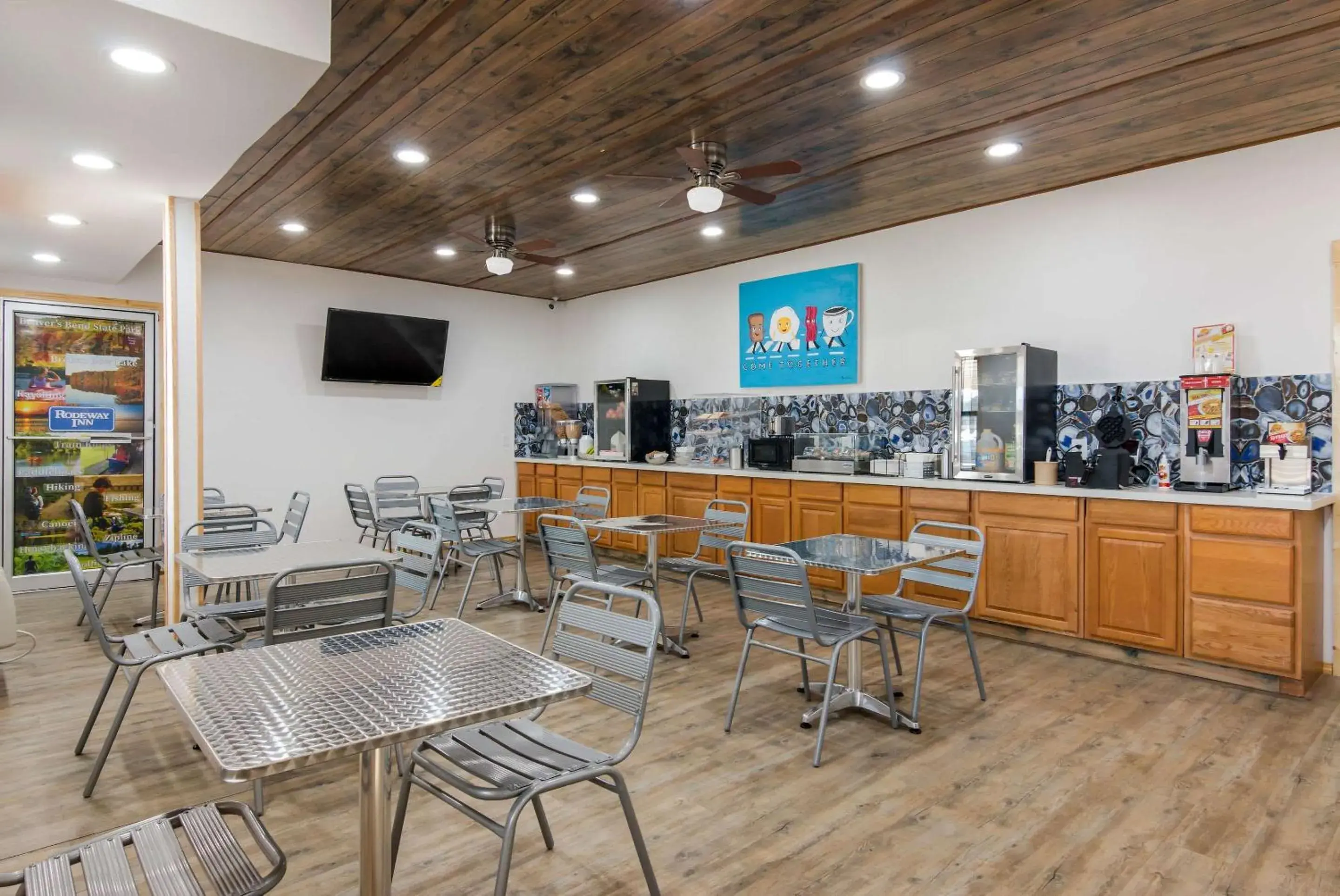 Breakfast in Rodeway Inn Broken Bow-Hochatown Breakfast in Rodeway Inn Broken Bow-Hochatown