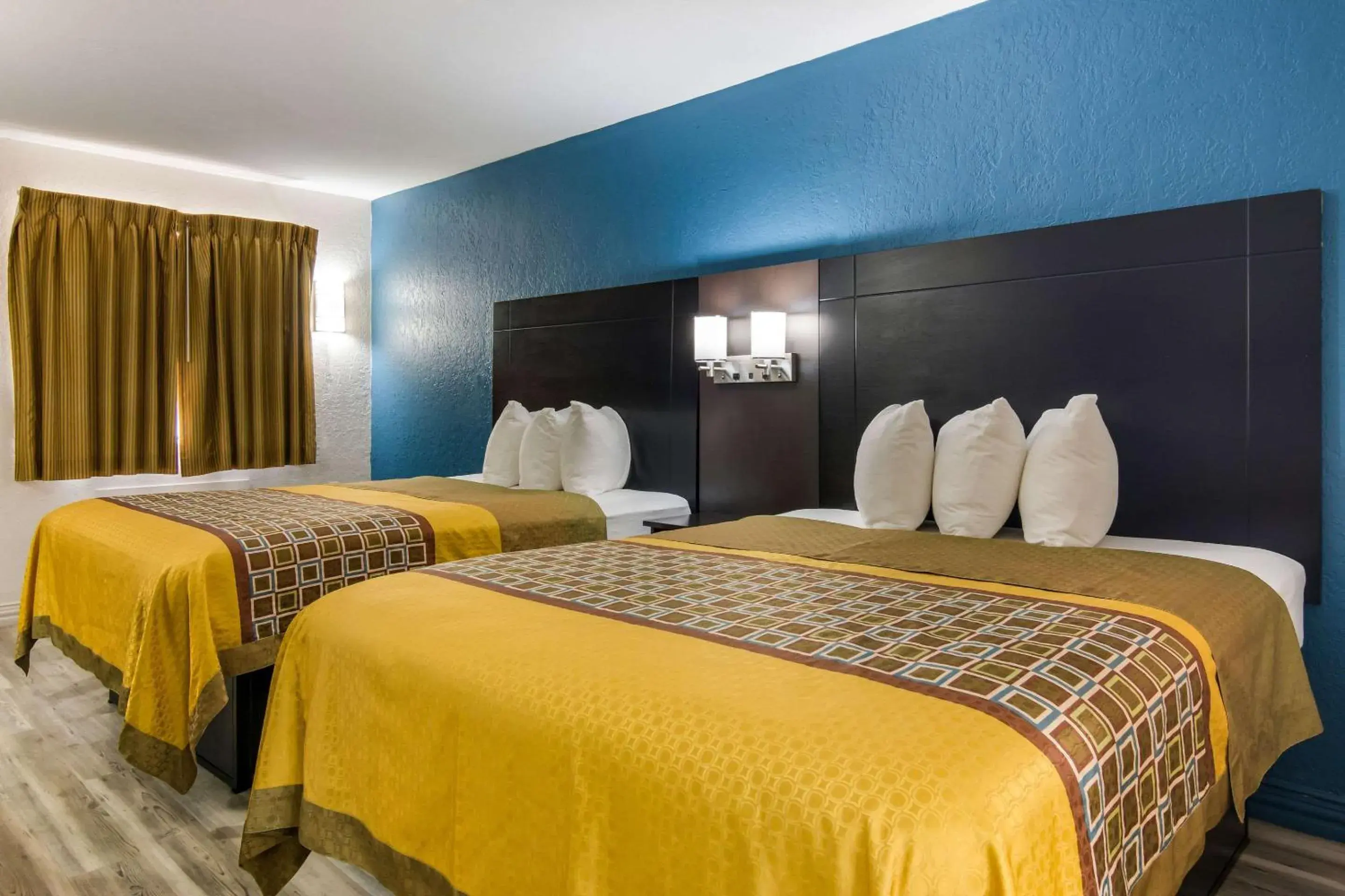 Bedroom, Bed in Rodeway Inn Broken Bow-Hochatown Bedroom, Bed in Rodeway Inn Broken Bow-Hochatown