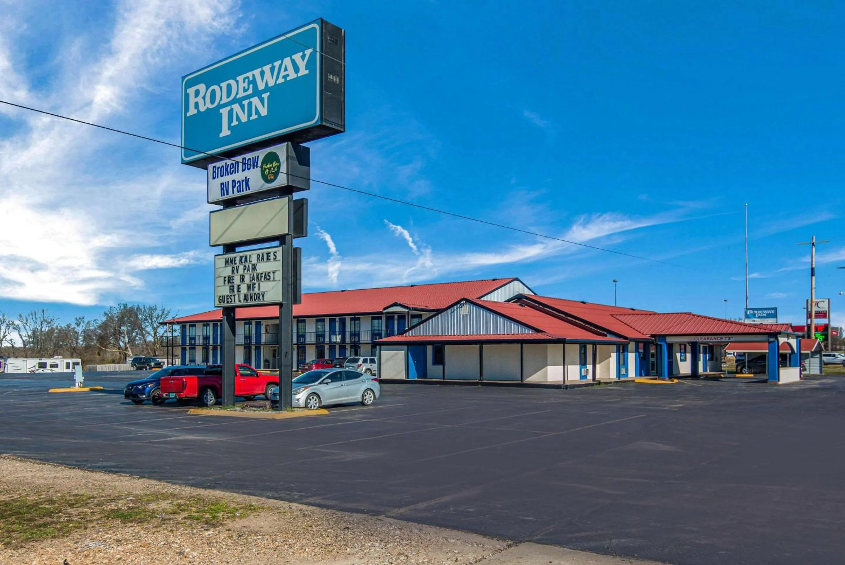 Property building in Rodeway Inn Broken Bow-Hochatown