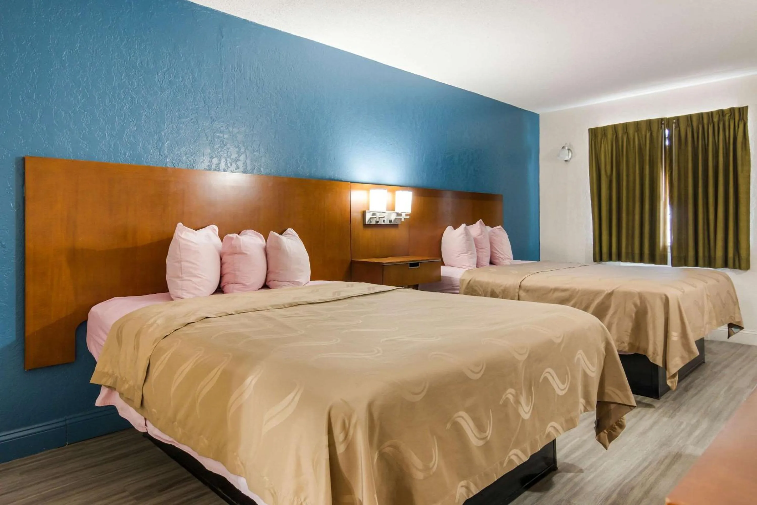 Bedroom, Bed in Rodeway Inn Broken Bow-Hochatown