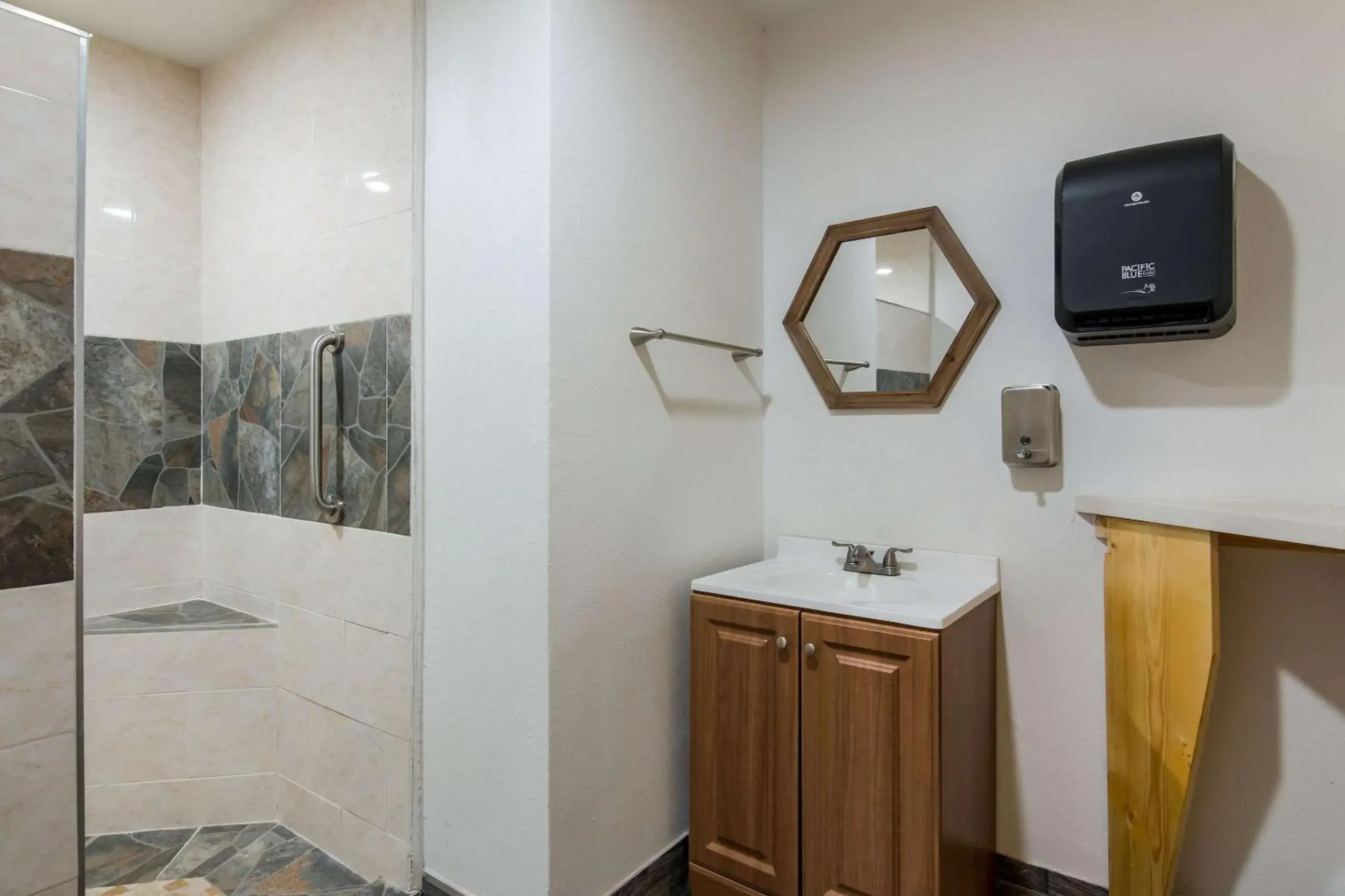 Property building in Rodeway Inn Broken Bow-Hochatown Property building in Rodeway Inn Broken Bow-Hochatown