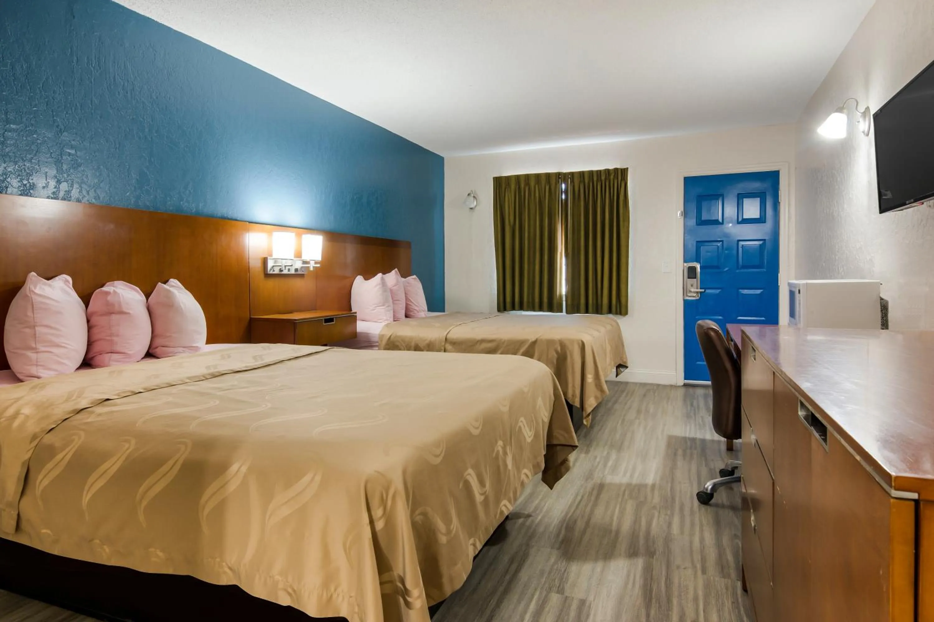 Bedroom, Bed in Rodeway Inn Broken Bow-Hochatown