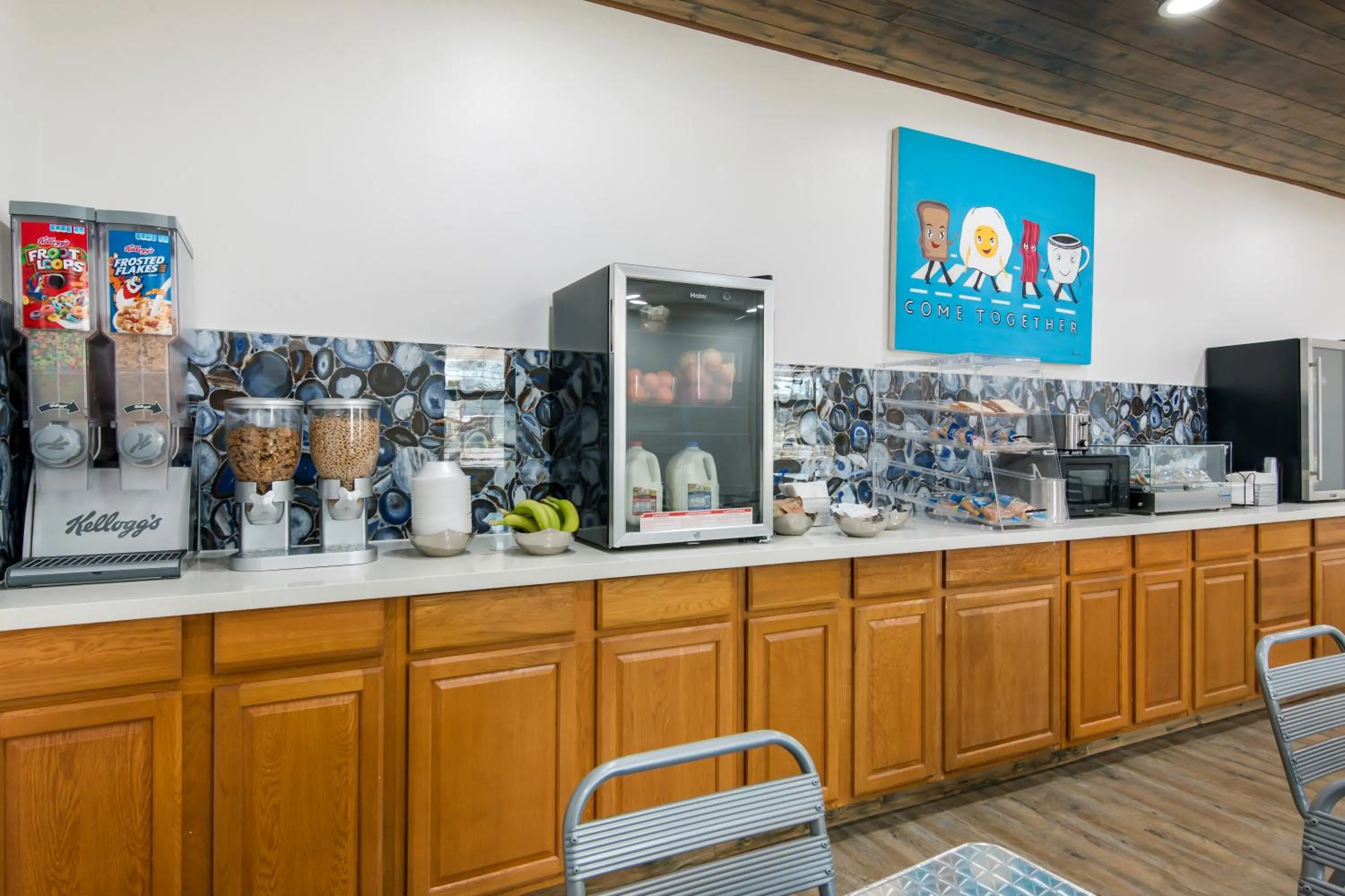 Breakfast in Rodeway Inn Broken Bow-Hochatown