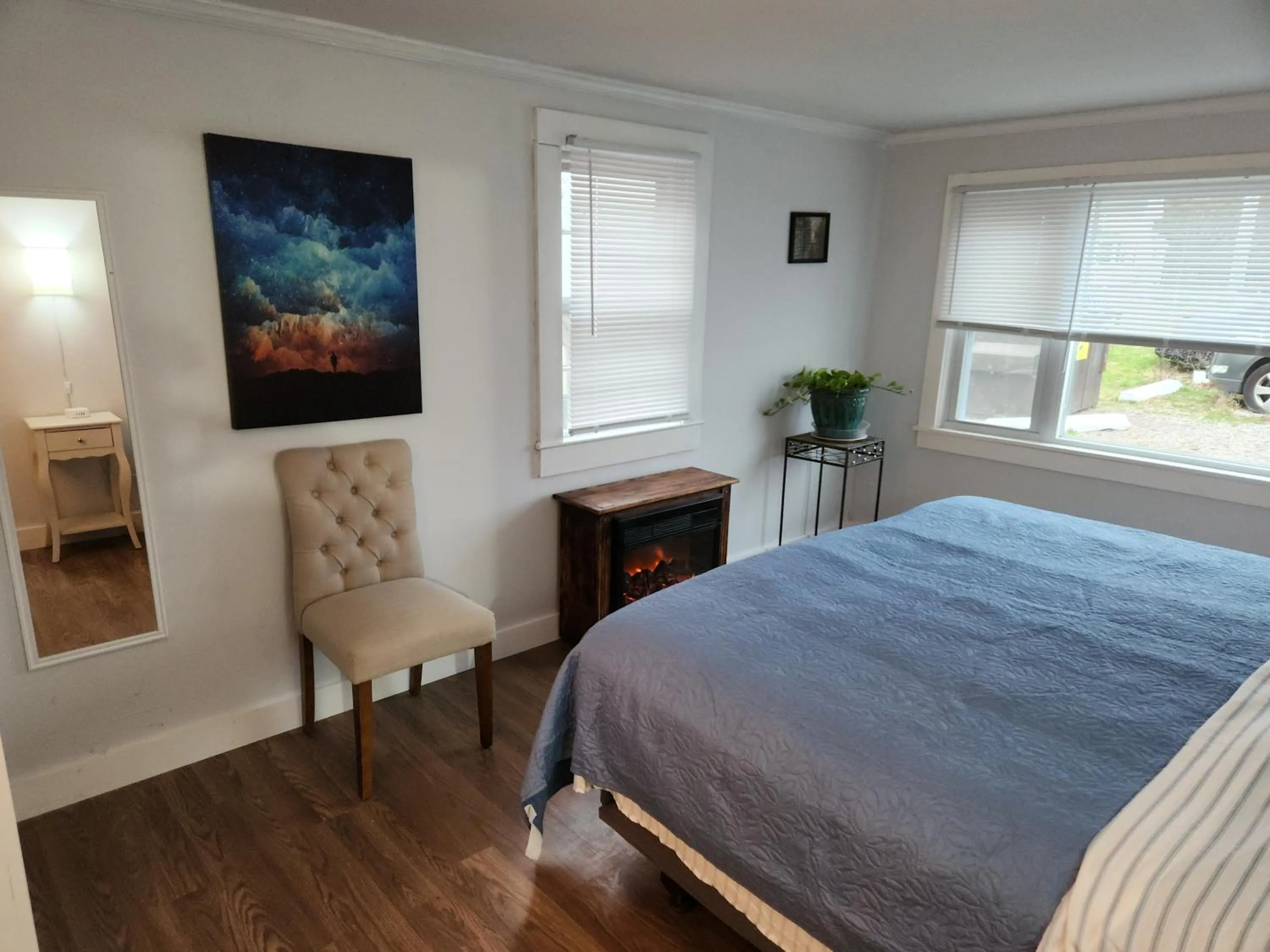 Bed in Jonathan Edwards Motel