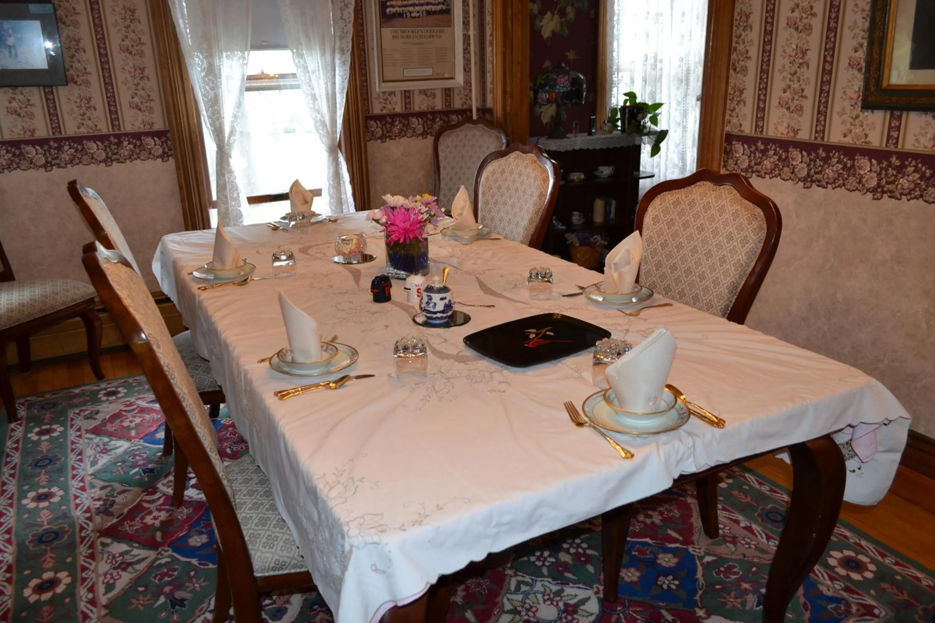 Dining area in Cheney House Bed & Breakfast