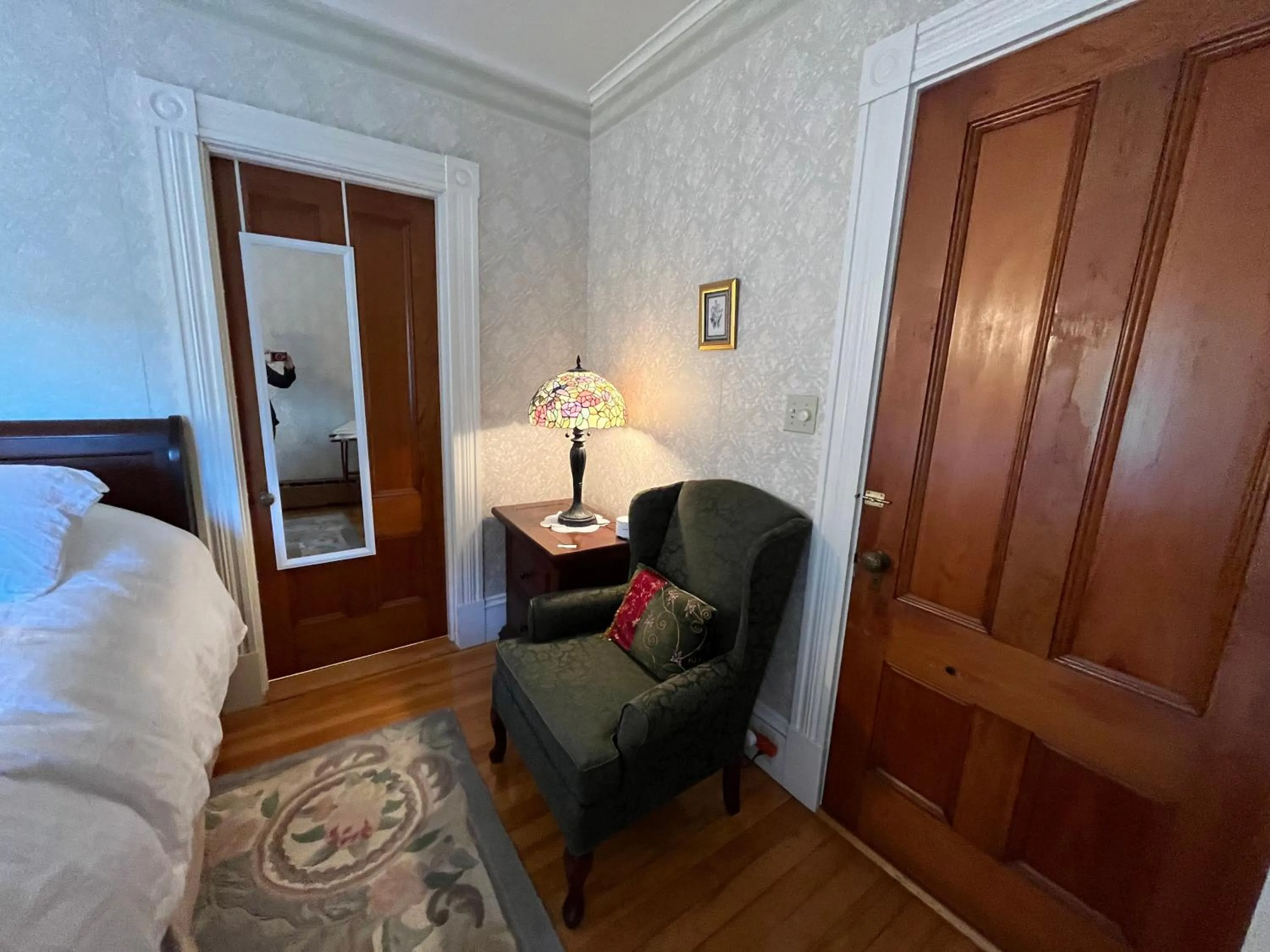 Seating area, Bed in Cheney House Bed & Breakfast