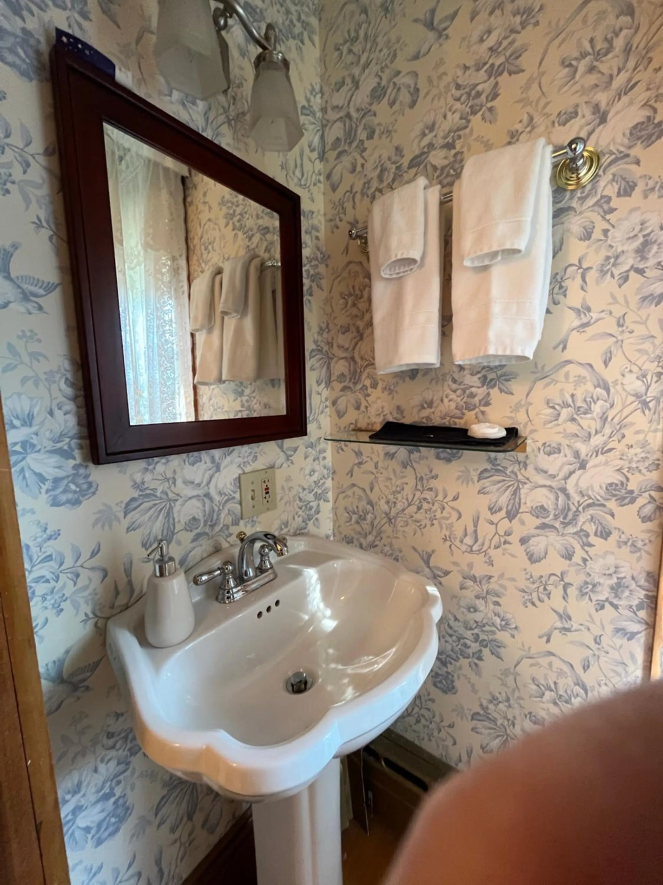 Bathroom in Cheney House Bed & Breakfast