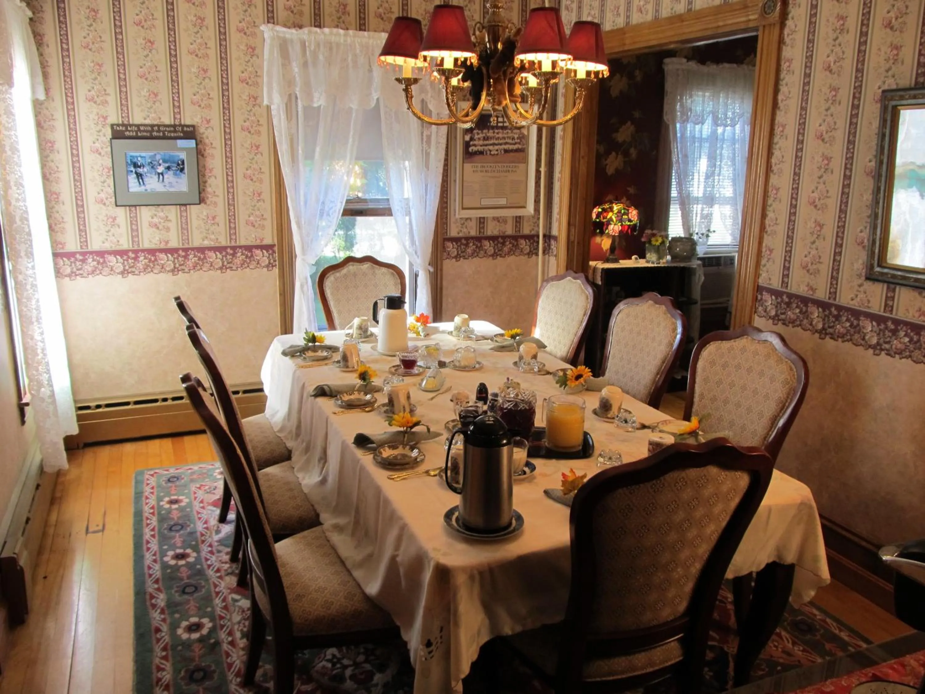 Coffee/tea facilities in Cheney House Bed & Breakfast