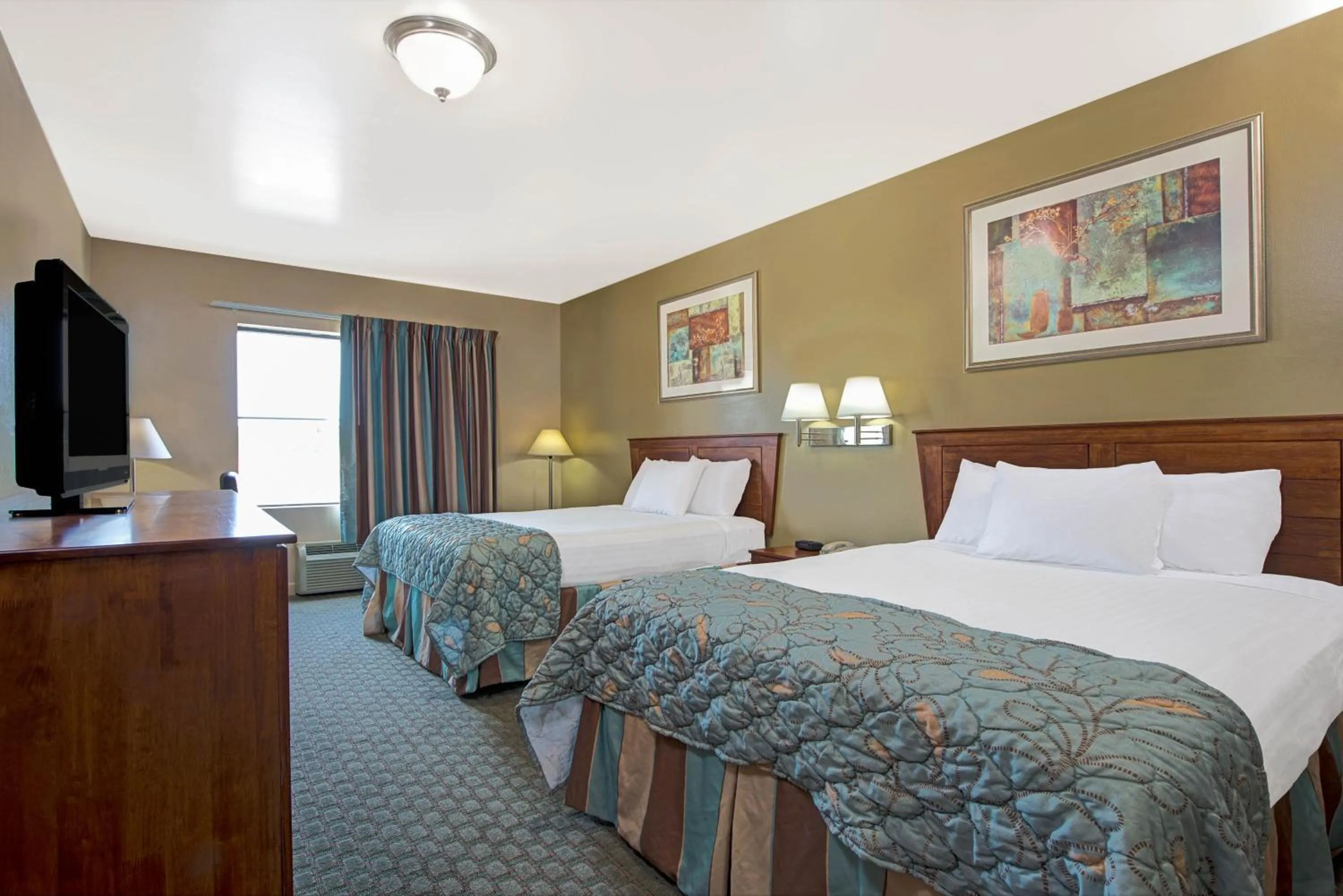 Bed in Days Inn by Wyndham Downtown St. Louis