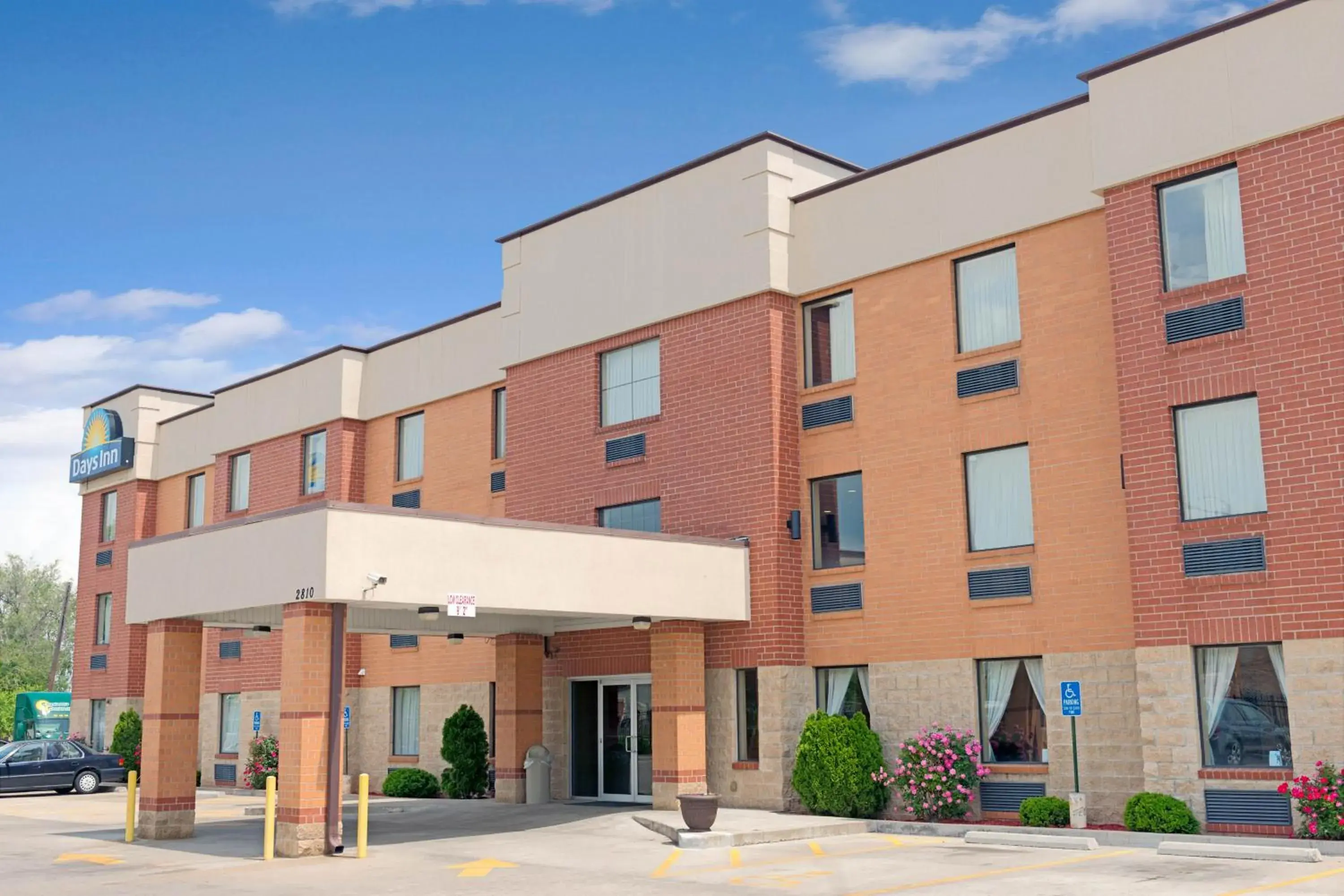 Property building in Days Inn by Wyndham Downtown St. Louis Property building in Days Inn by Wyndham Downtown St. Louis