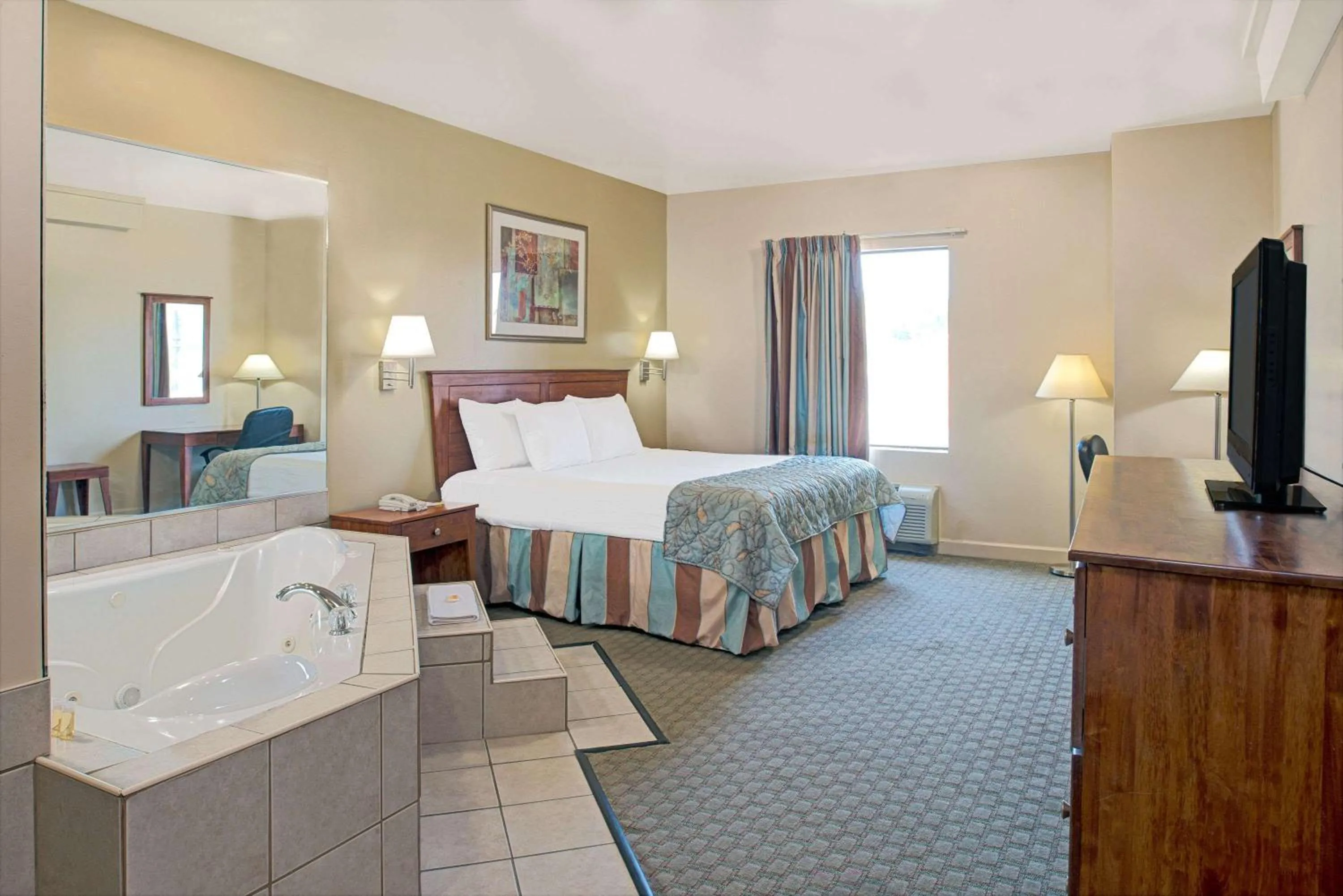 Photo of the whole room, Bed in Days Inn by Wyndham Downtown St. Louis