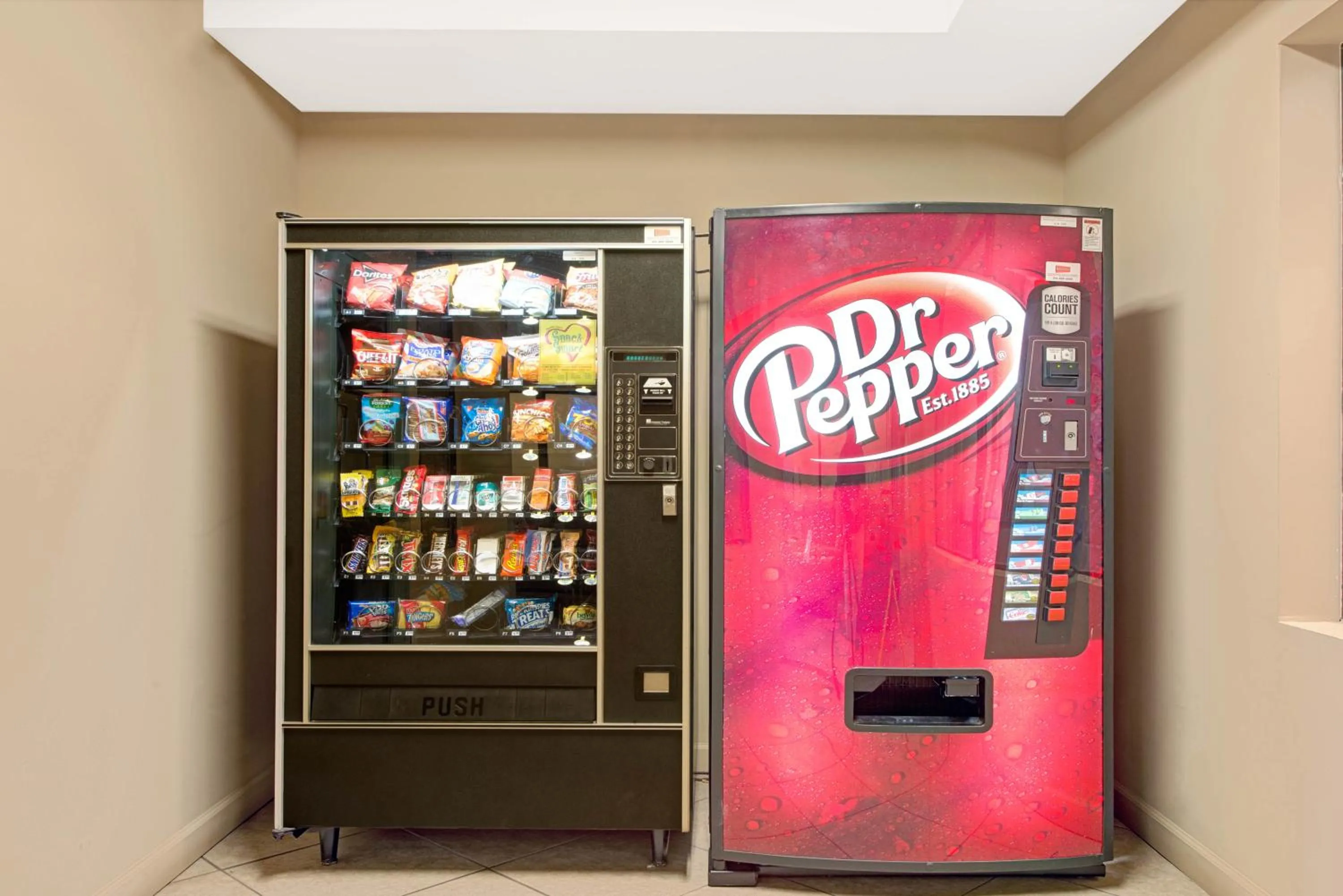 On-site shops in Days Inn by Wyndham Downtown St. Louis