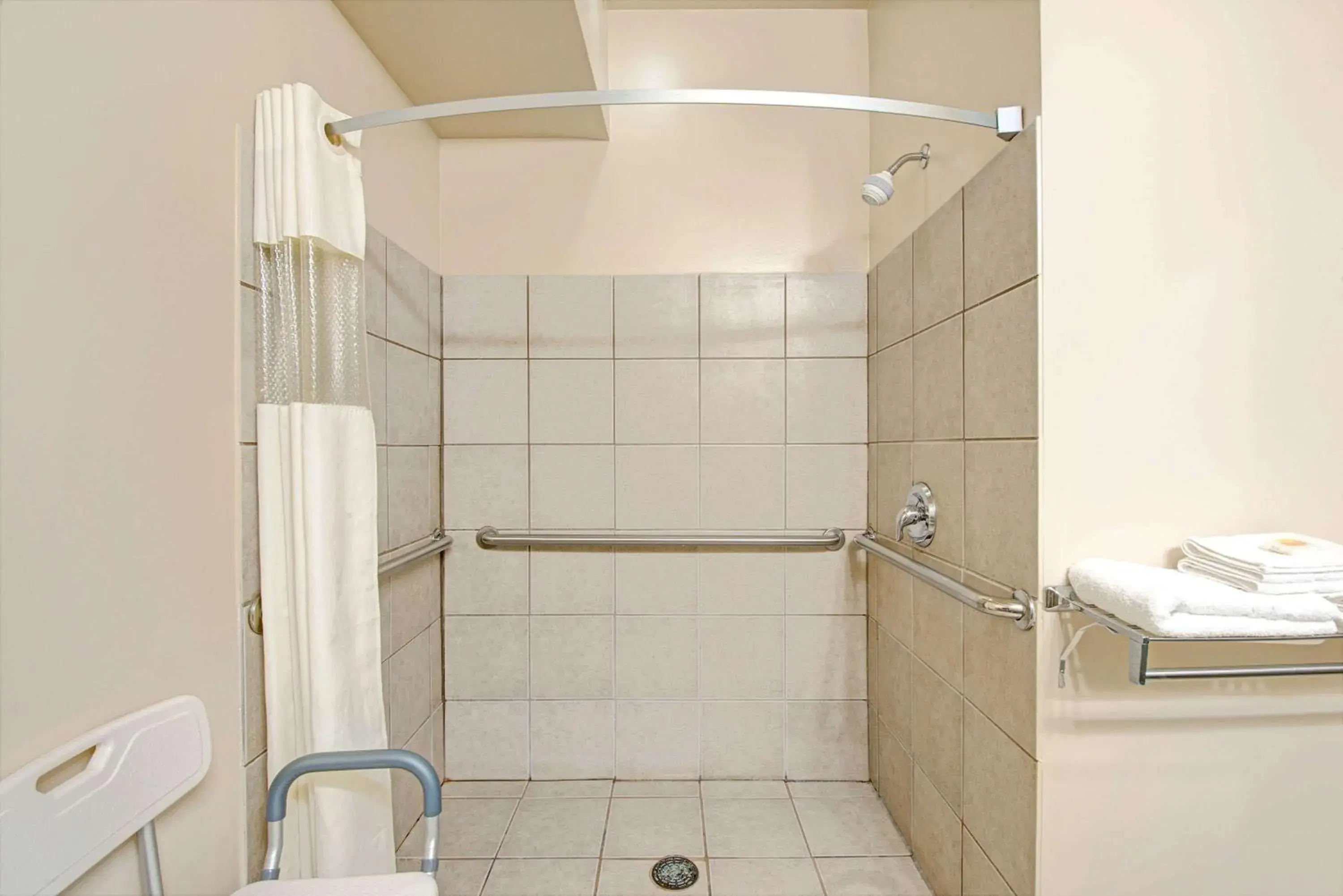 Photo of the whole room in Days Inn by Wyndham Downtown St. Louis Photo of the whole room in Days Inn by Wyndham Downtown St. Louis