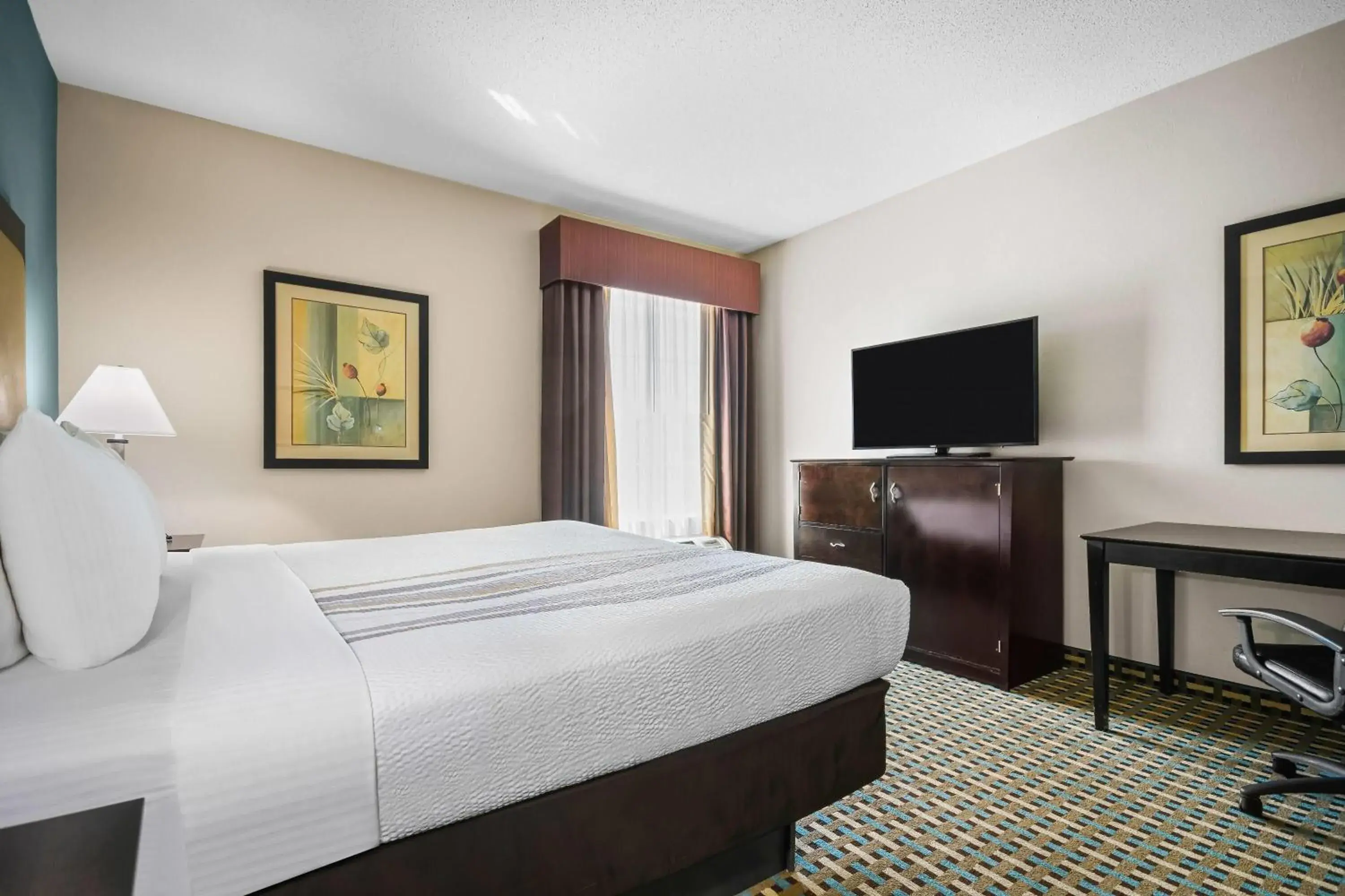 Bed in La Quinta by Wyndham Stonington-Mystic Area Bed in La Quinta by Wyndham Stonington-Mystic Area