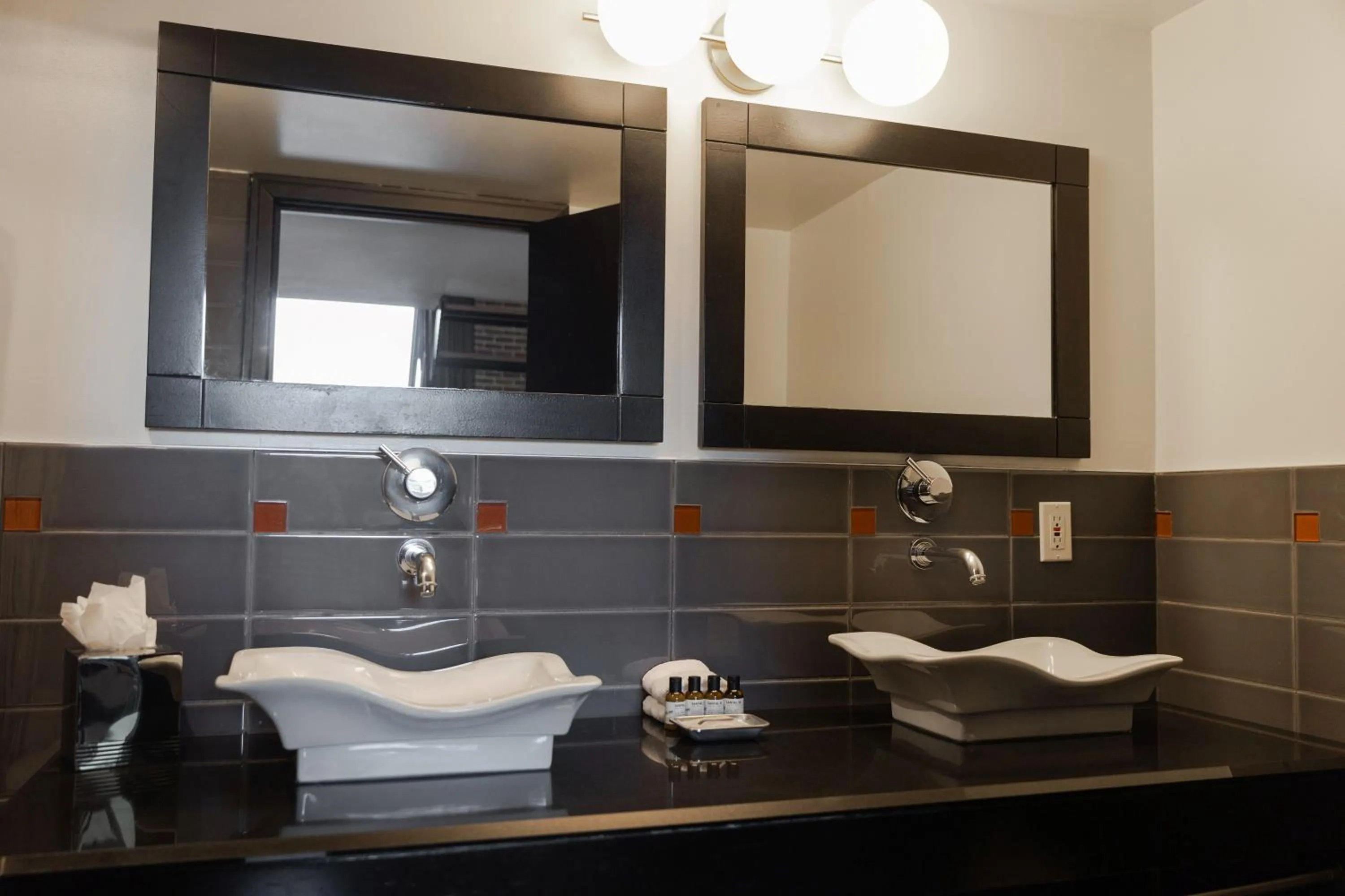Bathroom in Lofts du Vieux-Port by Gray Collection