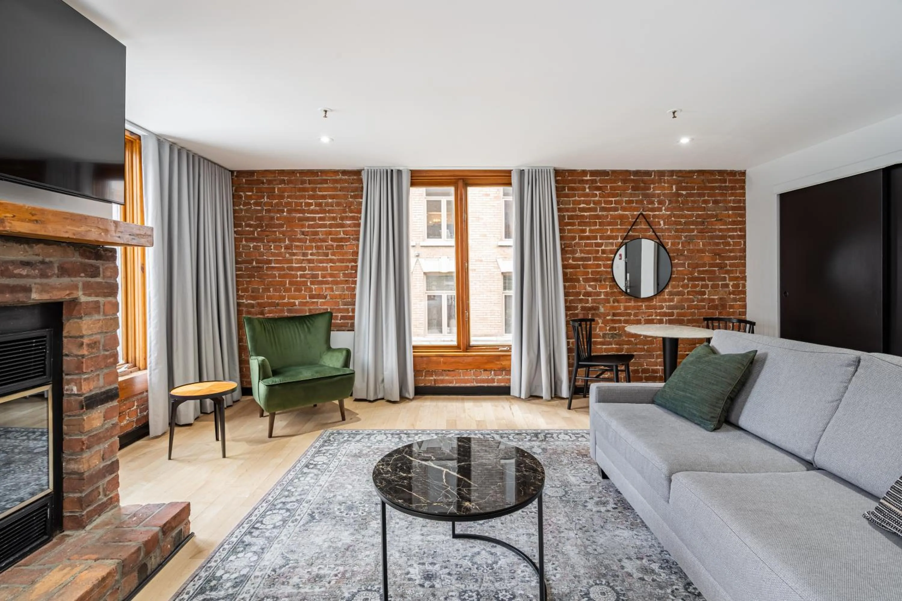 TV and multimedia in Lofts du Vieux-Port by Gray Collection