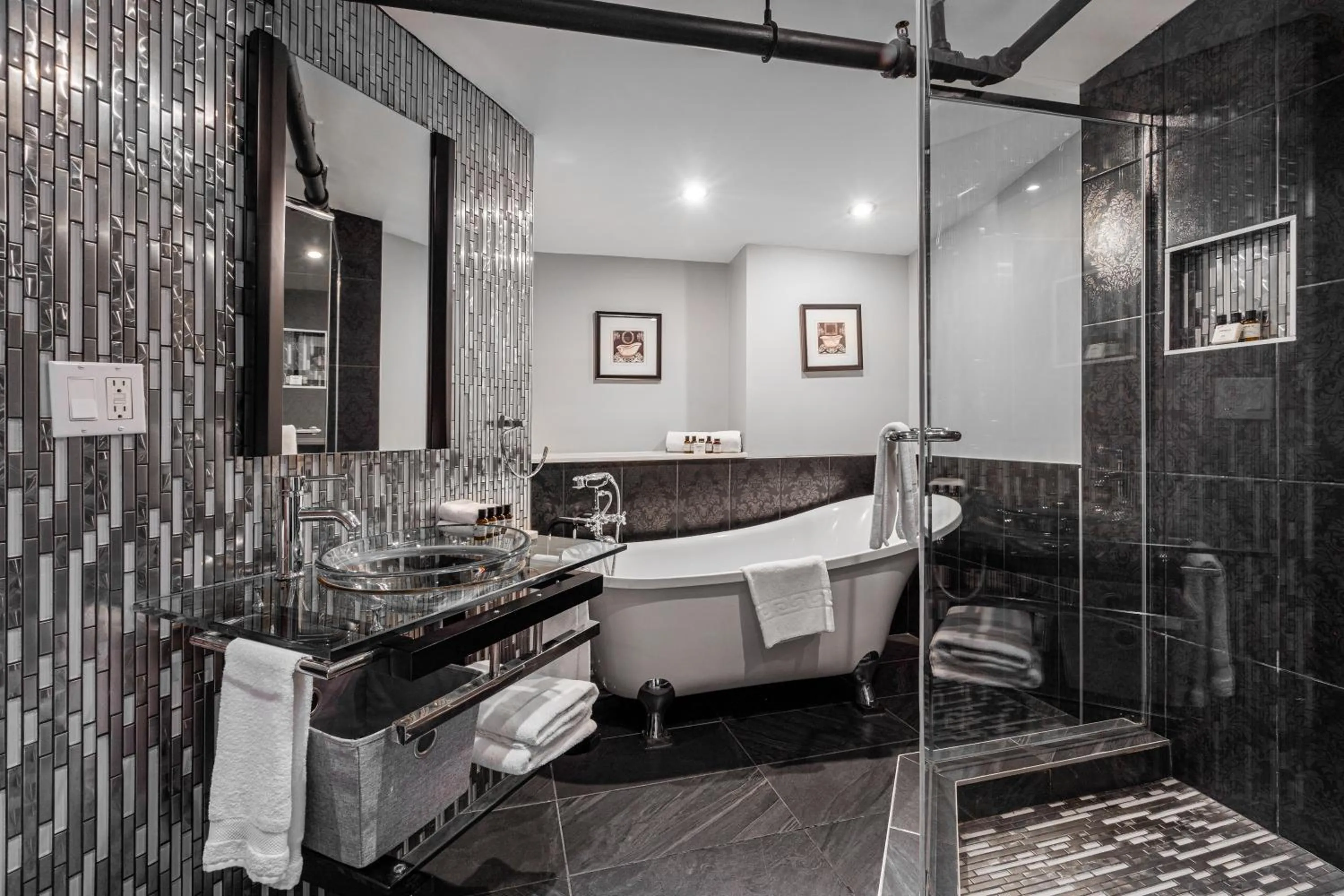 Bathroom in Lofts du Vieux-Port by Gray Collection