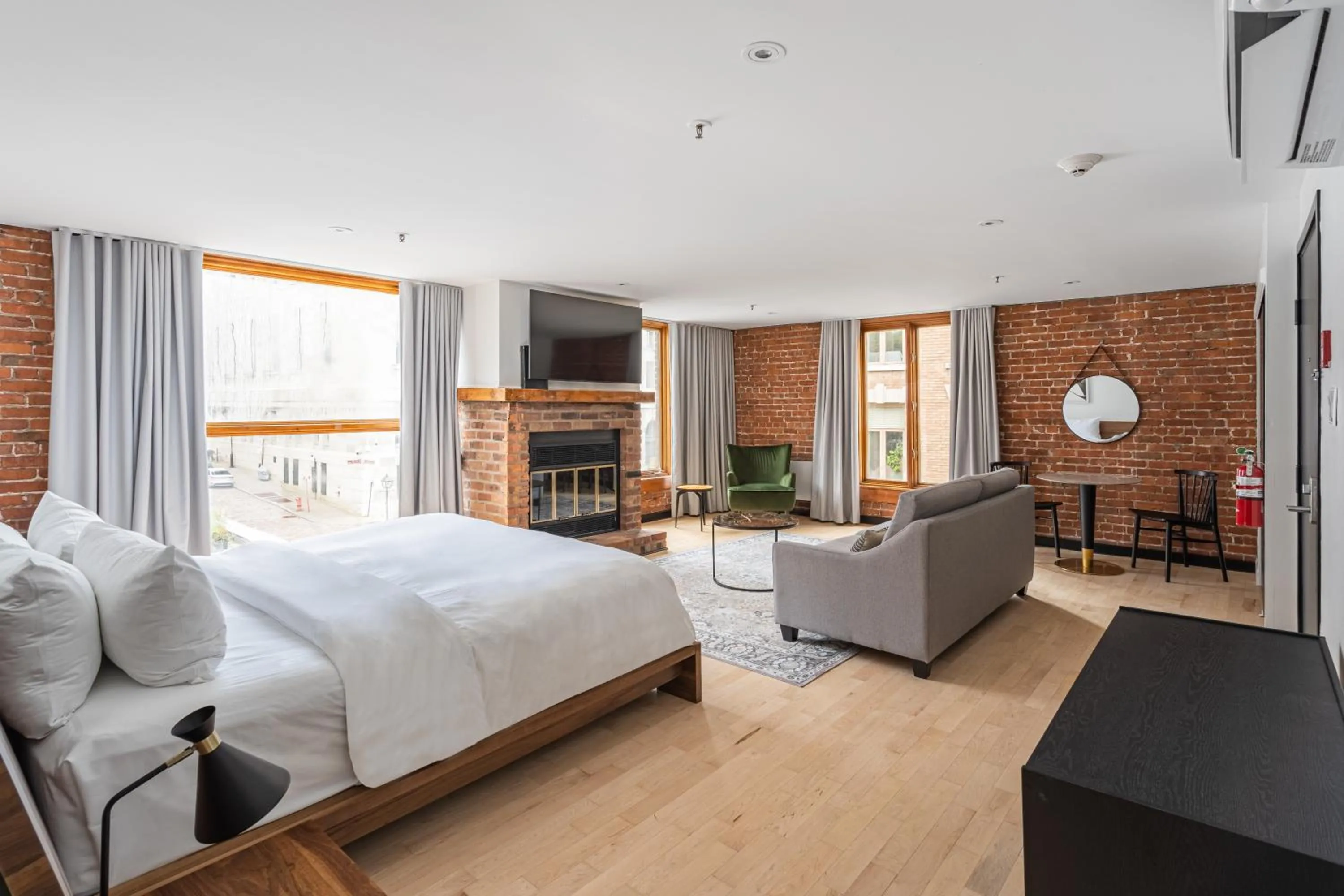 Photo of the whole room, Bed in Lofts du Vieux-Port by Gray Collection
