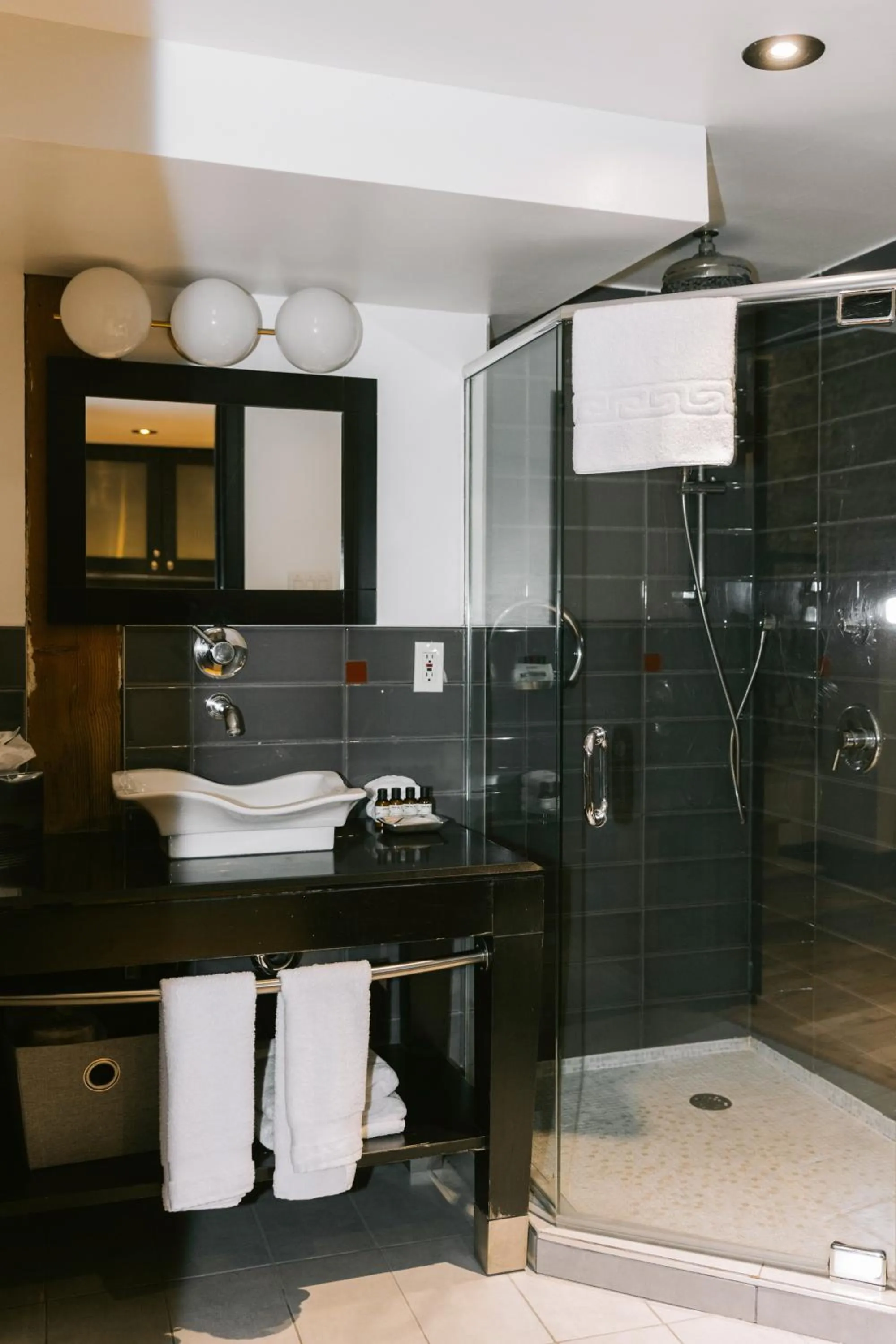 Shower in Lofts du Vieux-Port by Gray Collection