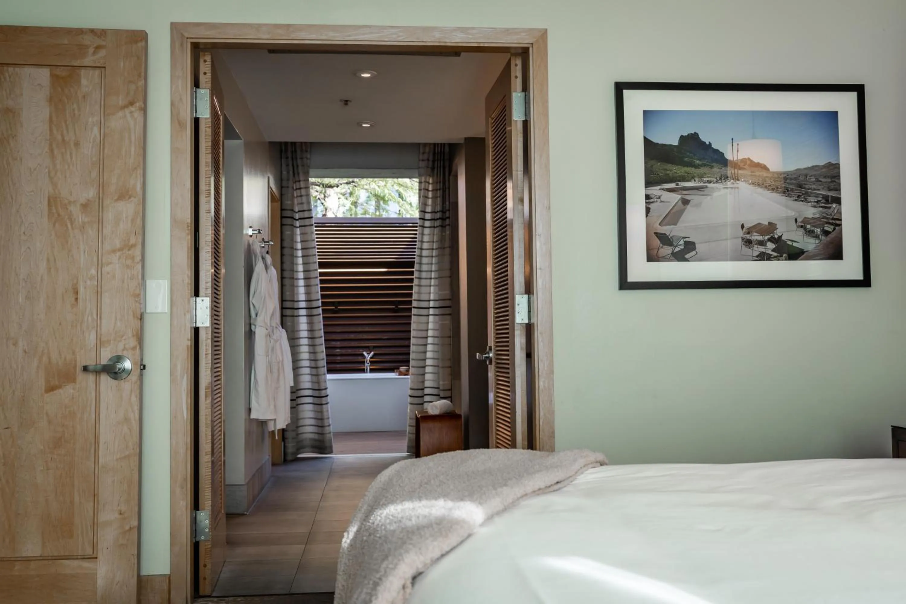 Bathroom, Bed in Sanctuary Camelback Mountain Resort and Spa