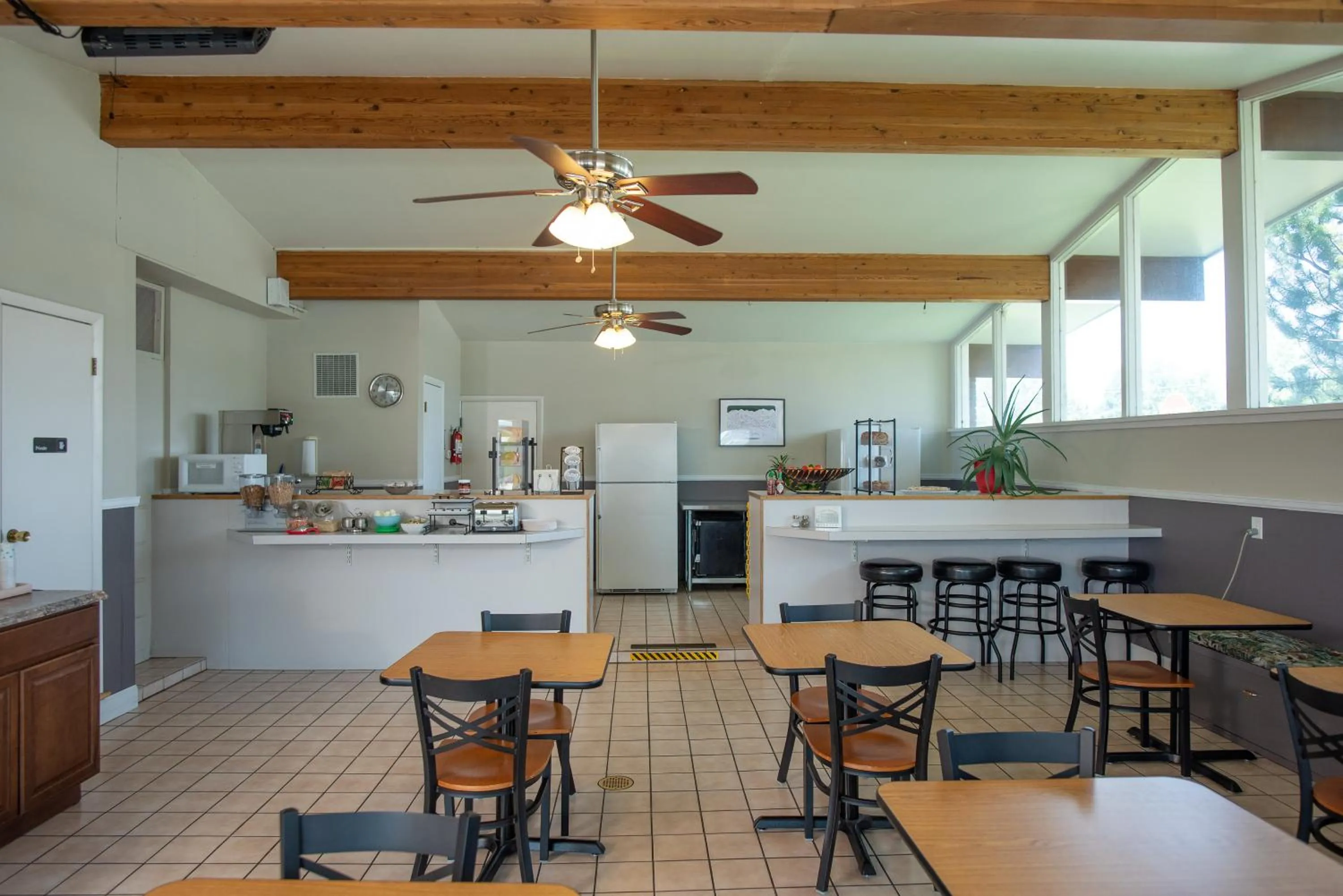 Breakfast in Silver Ridge Lodge