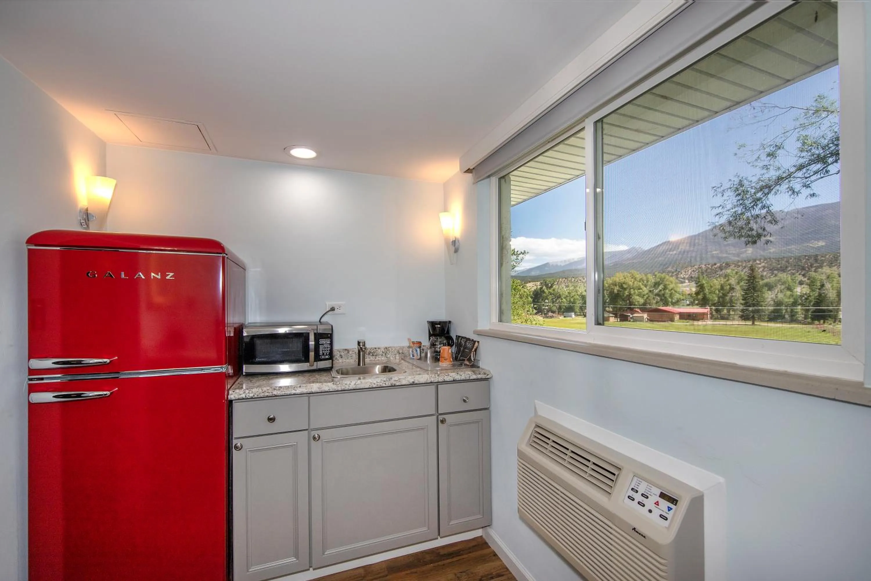 Kitchen or kitchenette in Silver Ridge Lodge