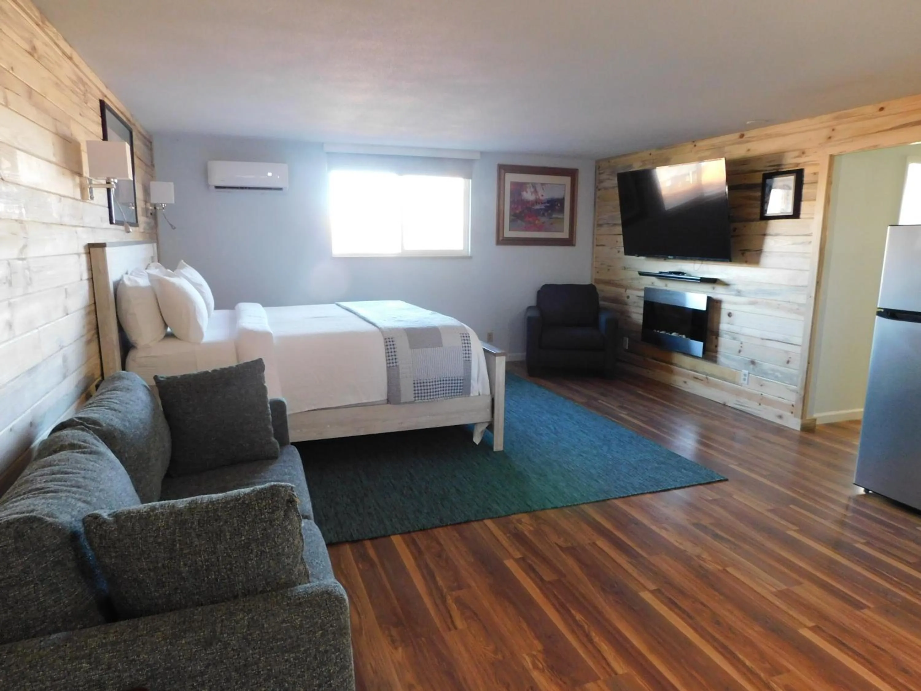 Living room, Bed in Silver Ridge Lodge
