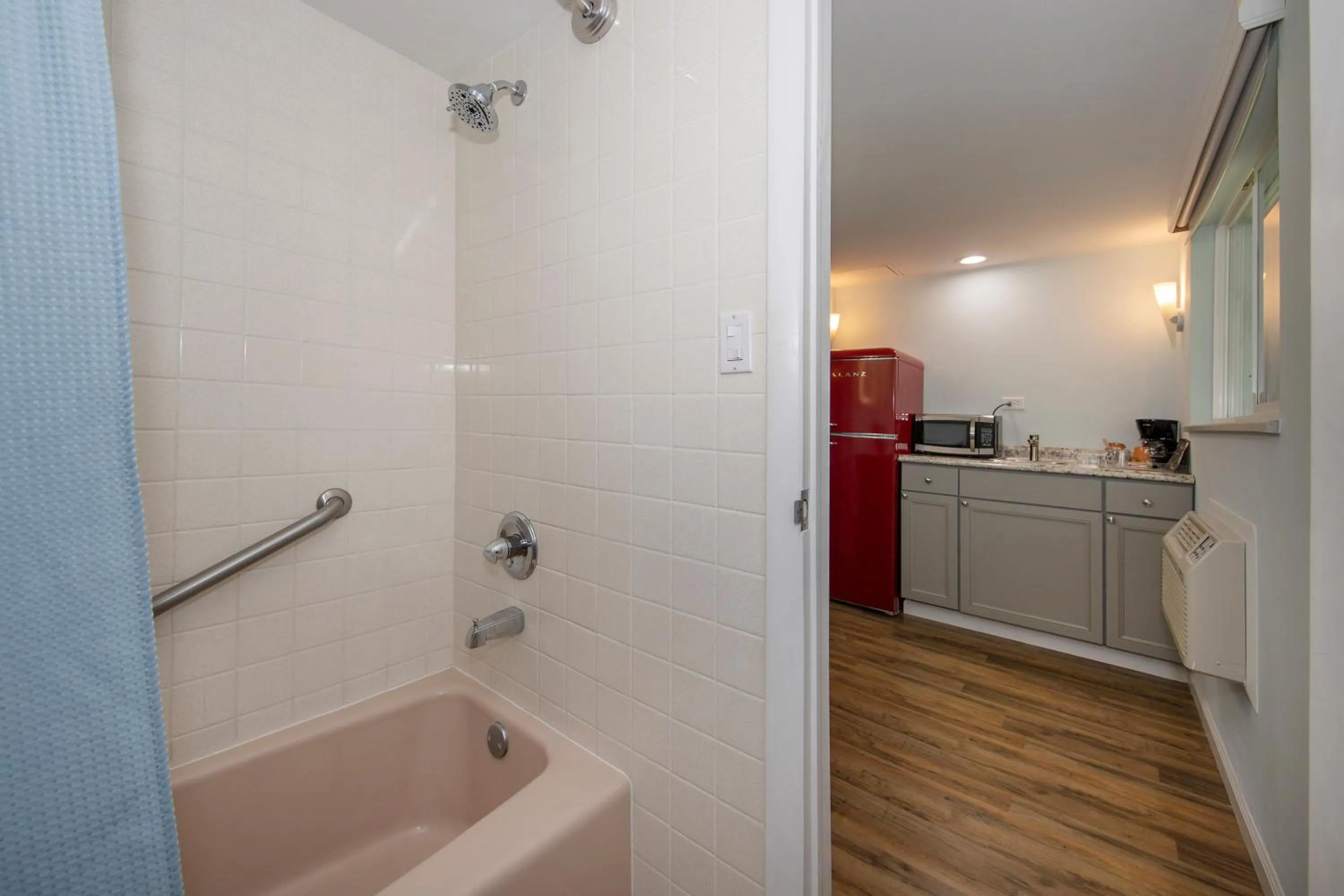 Shower in Silver Ridge Lodge