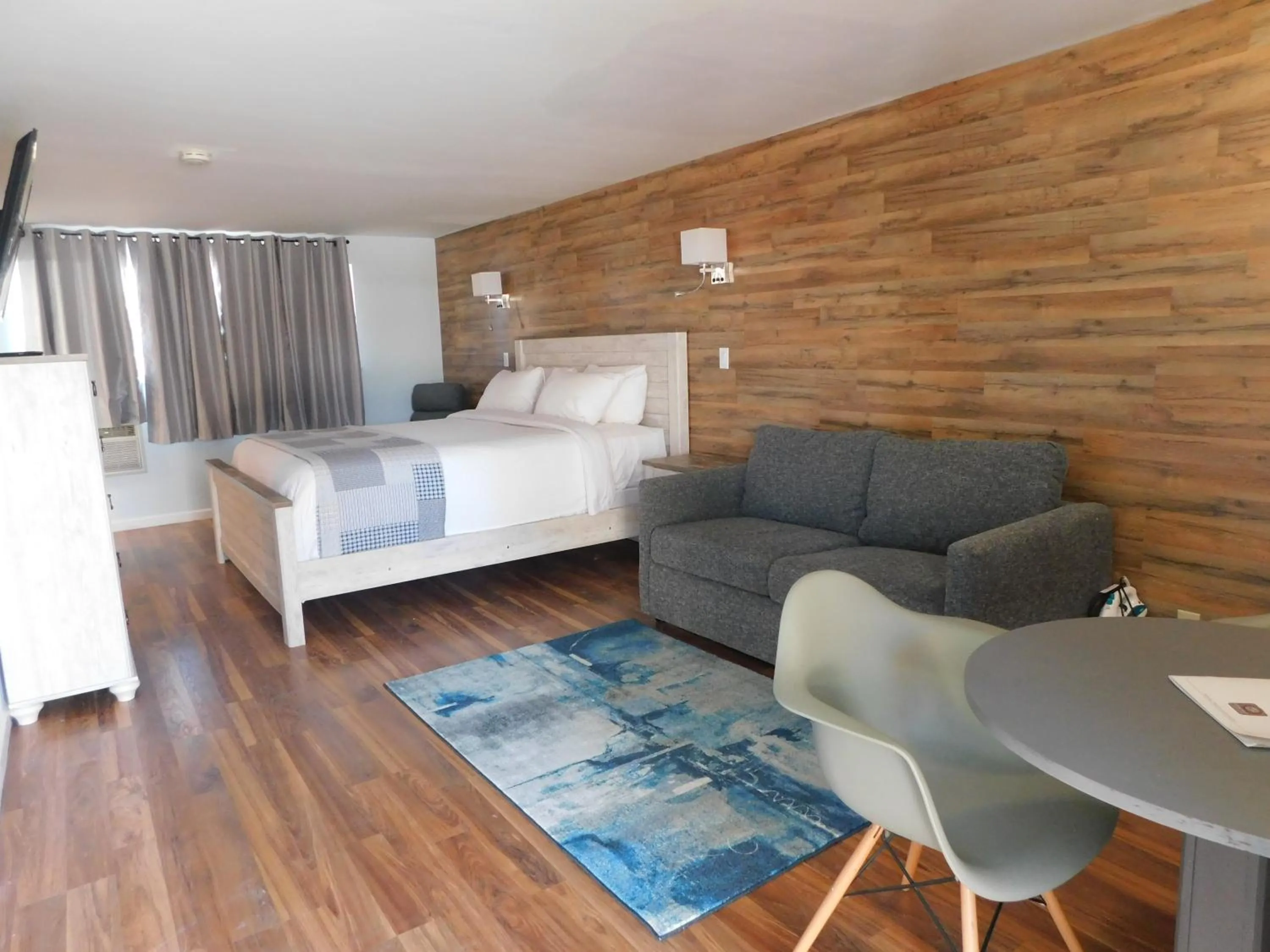 Bedroom, Bed in Silver Ridge Lodge