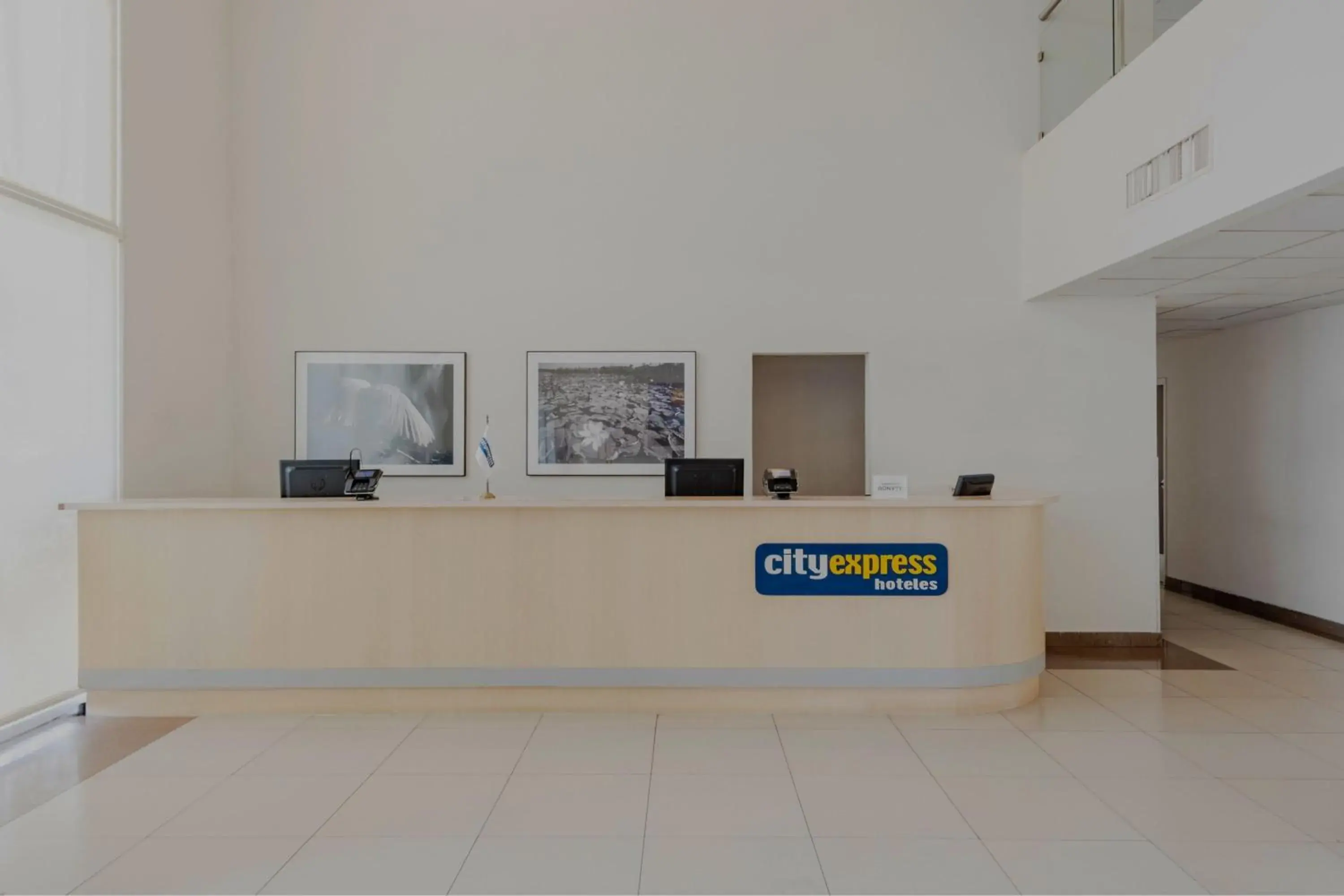 Lobby or reception in City Express by Marriott Minatitlán Lobby or reception in City Express by Marriott Minatitlán