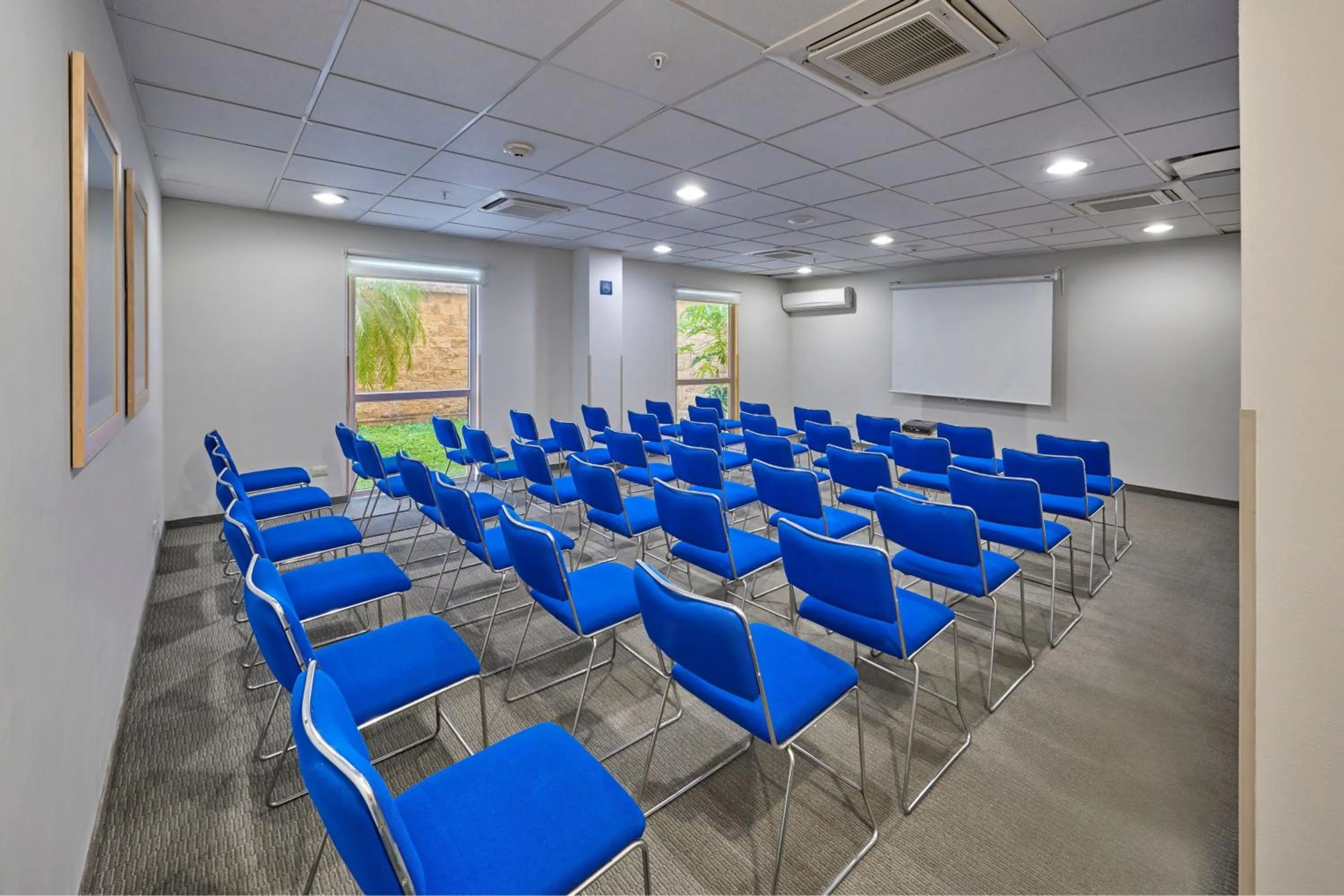 Meeting/conference room in City Express by Marriott Minatitlán