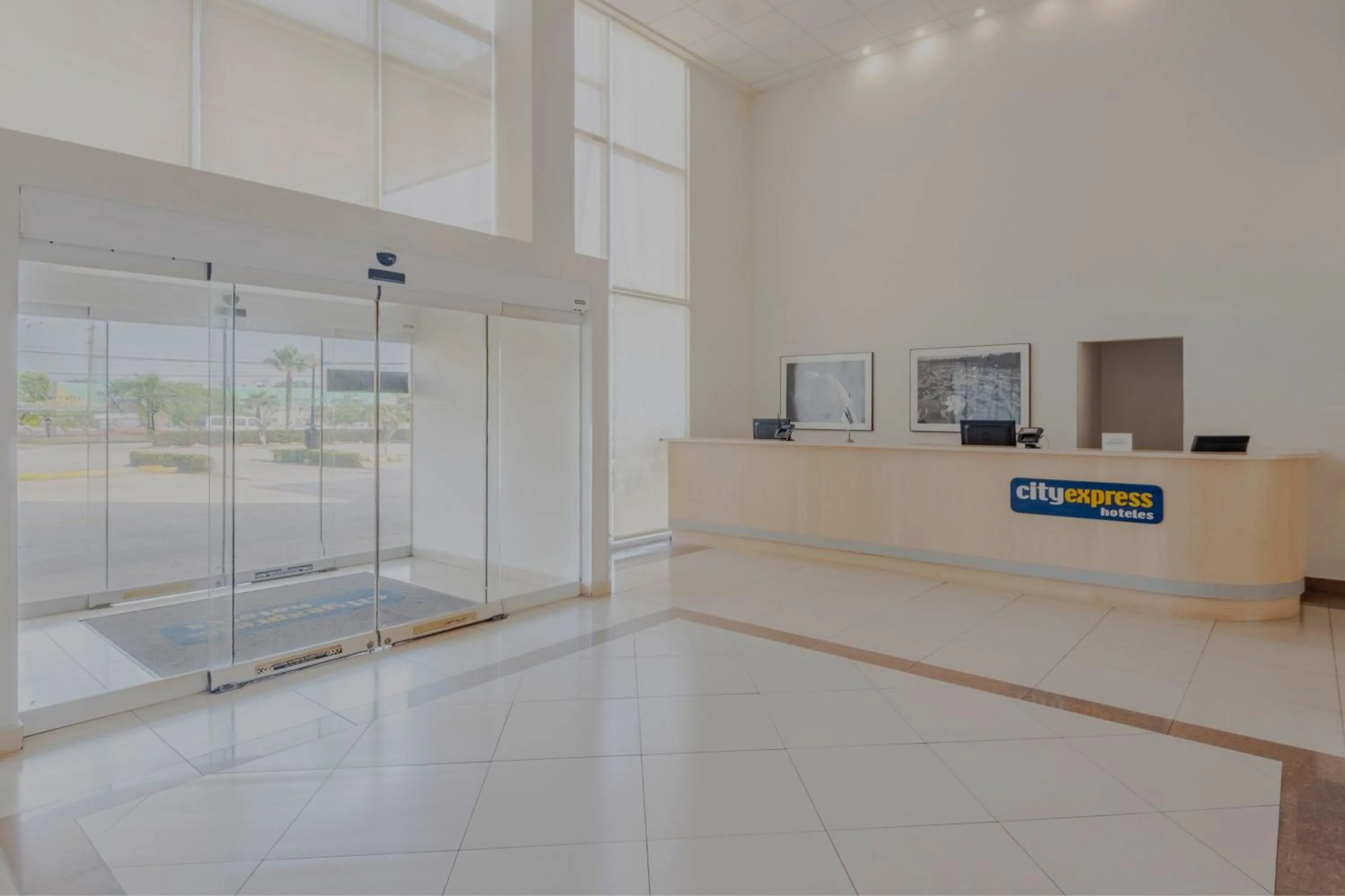Lobby or reception in City Express by Marriott Minatitlán