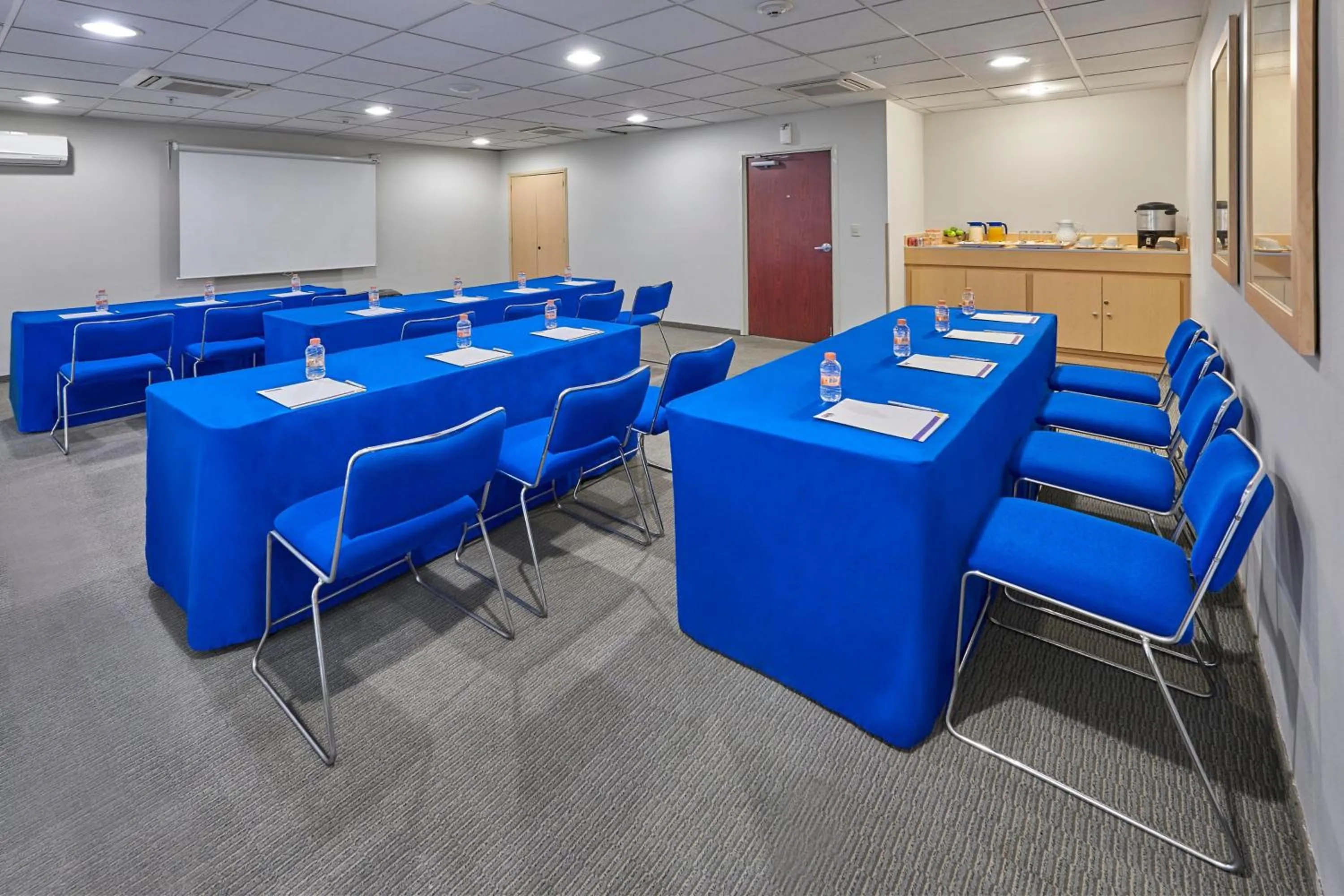 Meeting/conference room in City Express by Marriott Minatitlán