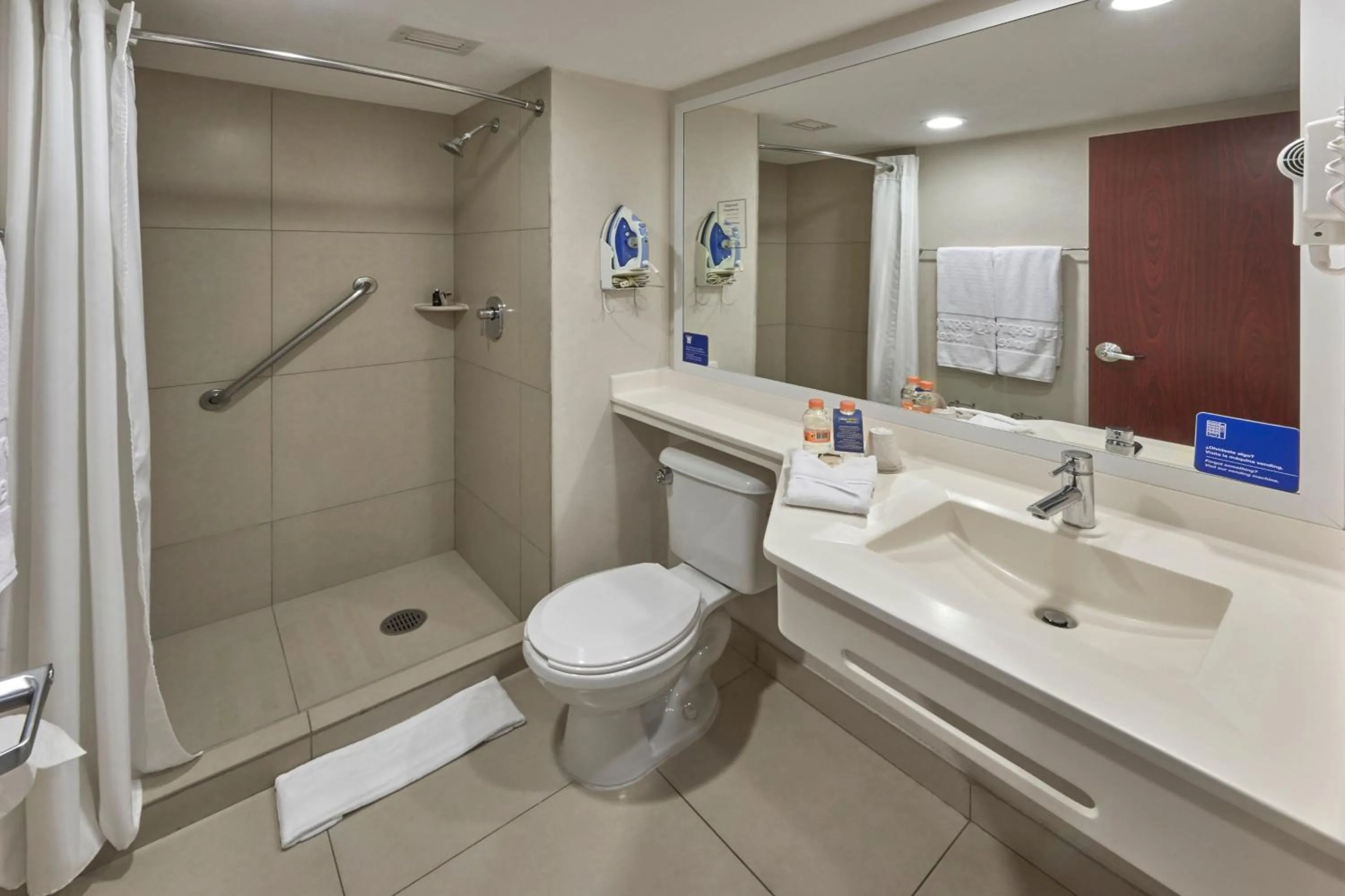 Bathroom in City Express by Marriott Minatitlán