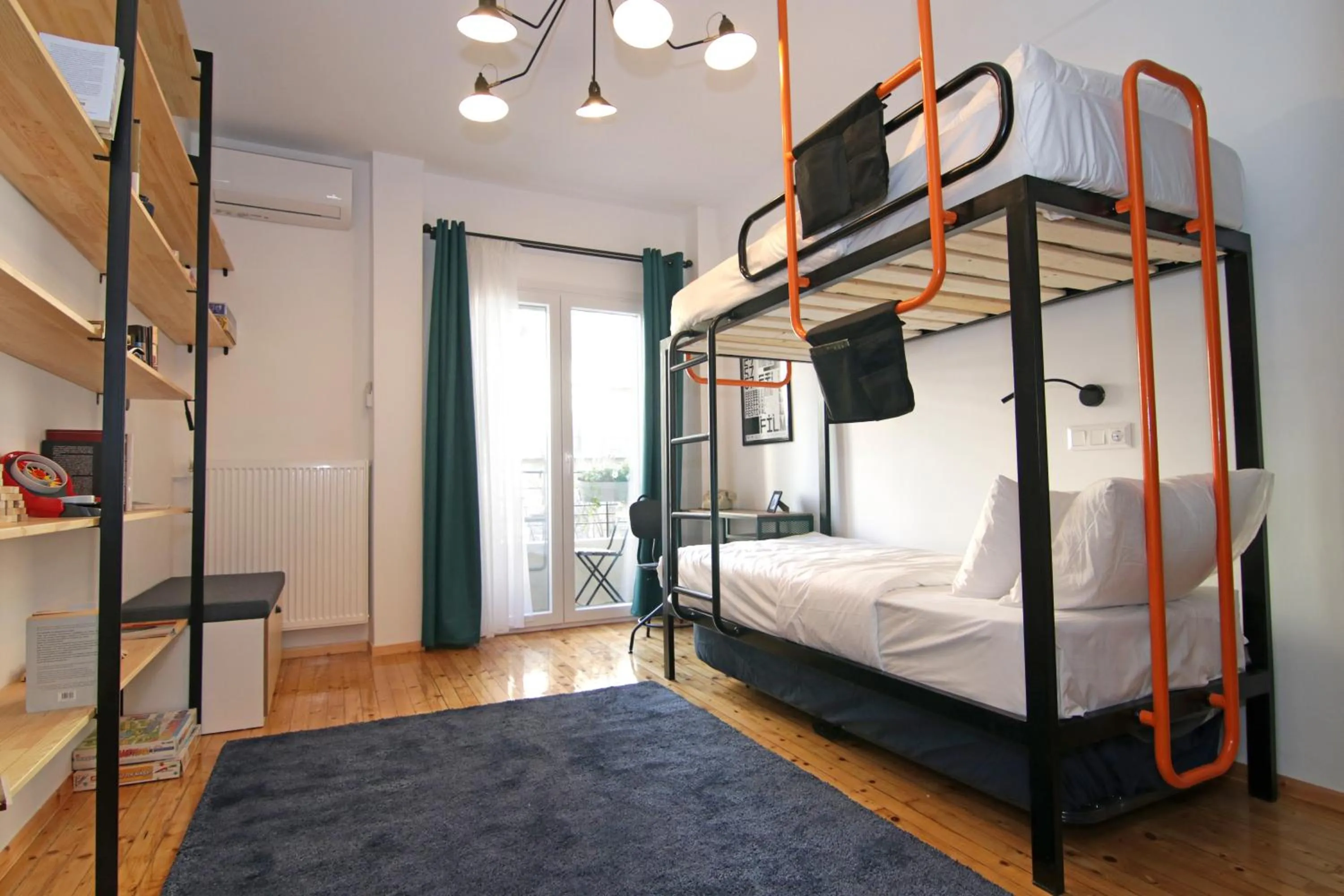 Bed in The 4 Travellers Thessaloniki