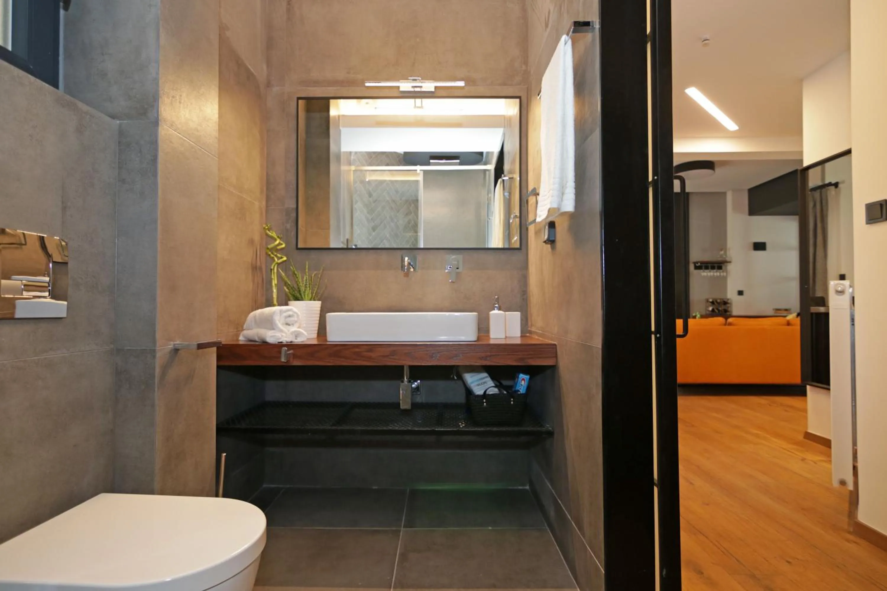 Toilet in The 4 Travellers Thessaloniki