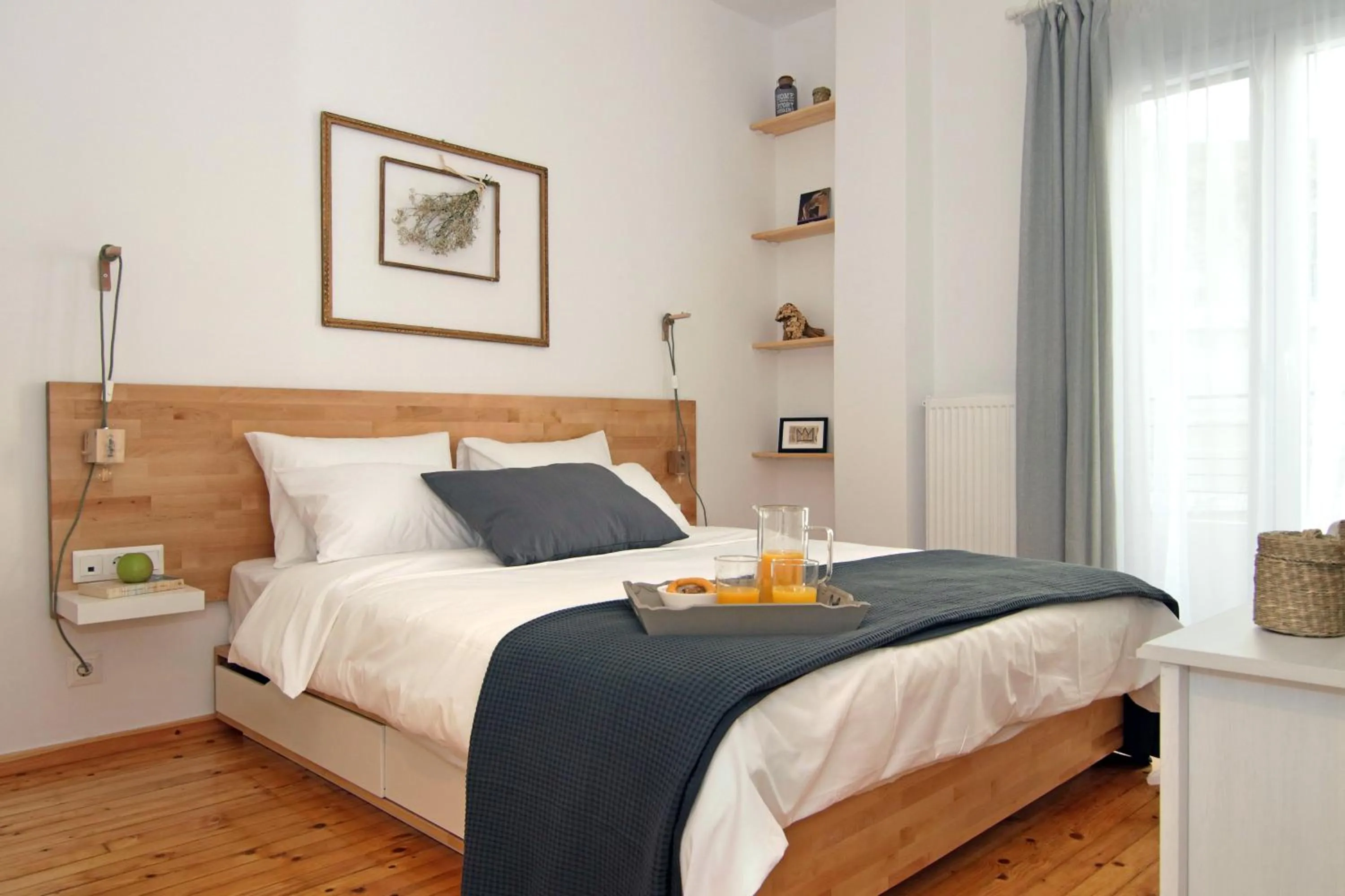 Bed in The 4 Travellers Thessaloniki