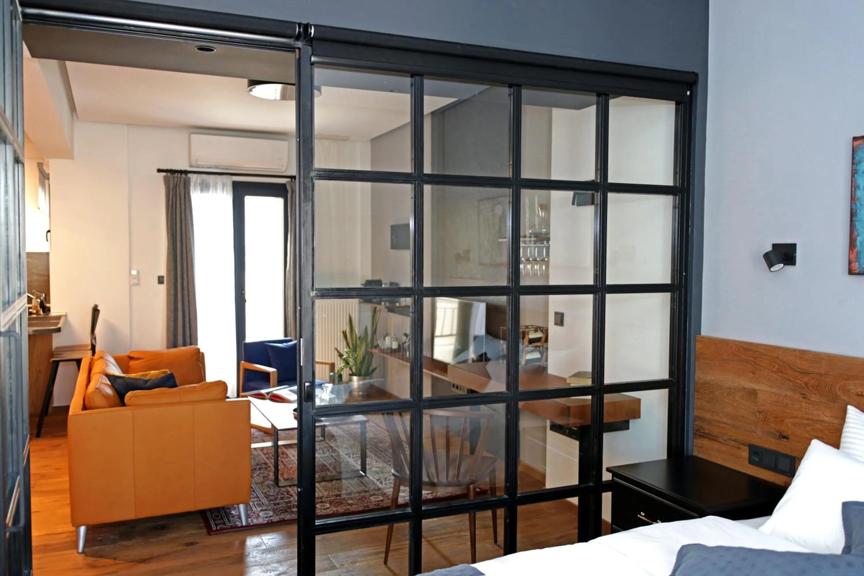 Living room, Bed in The 4 Travellers Thessaloniki