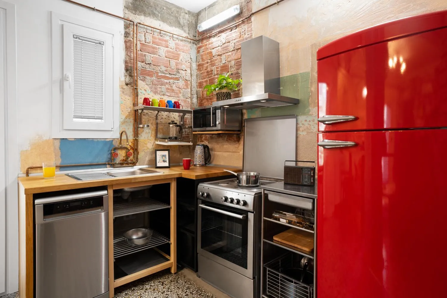 kitchen in The 4 Travellers Thessaloniki