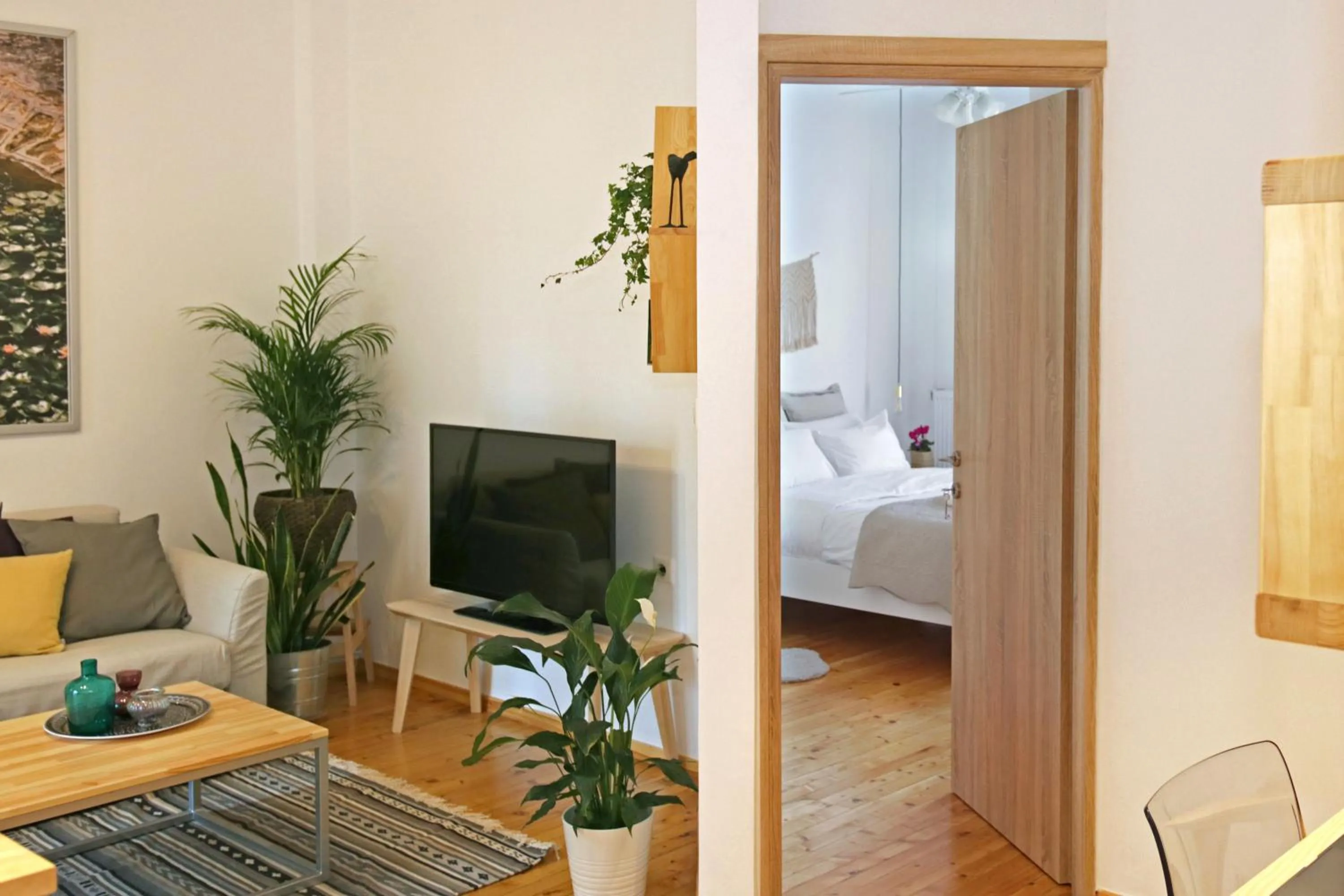 Bed in The 4 Travellers Thessaloniki