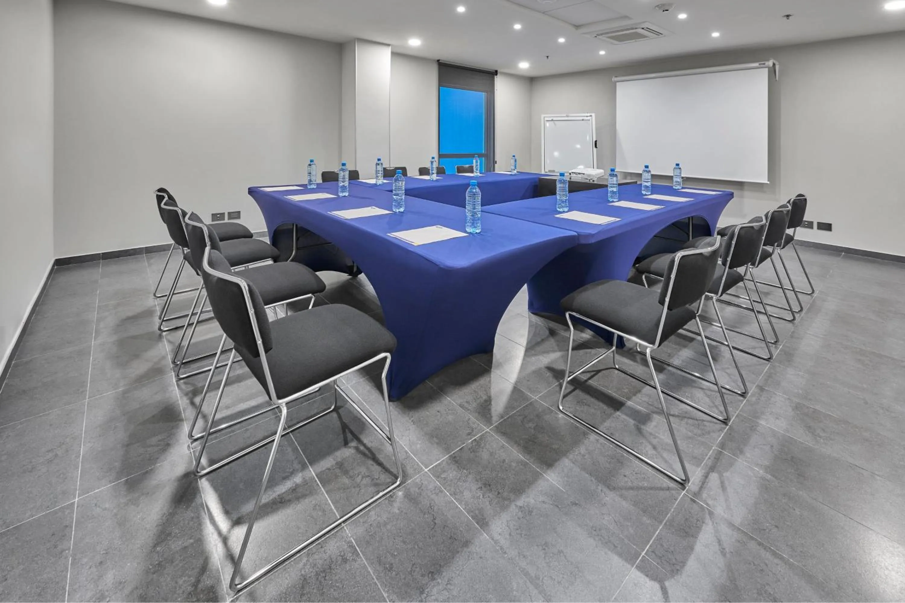 Meeting/conference room in City Express by Marriott Monterrey Aeropuerto