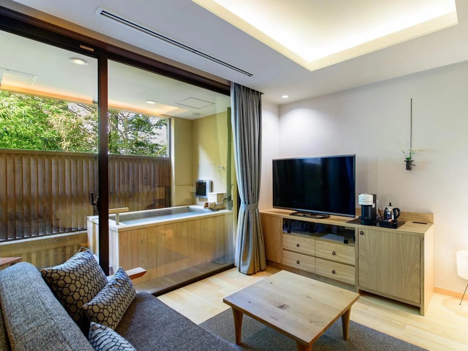 Seating area in Hakone Suishoen