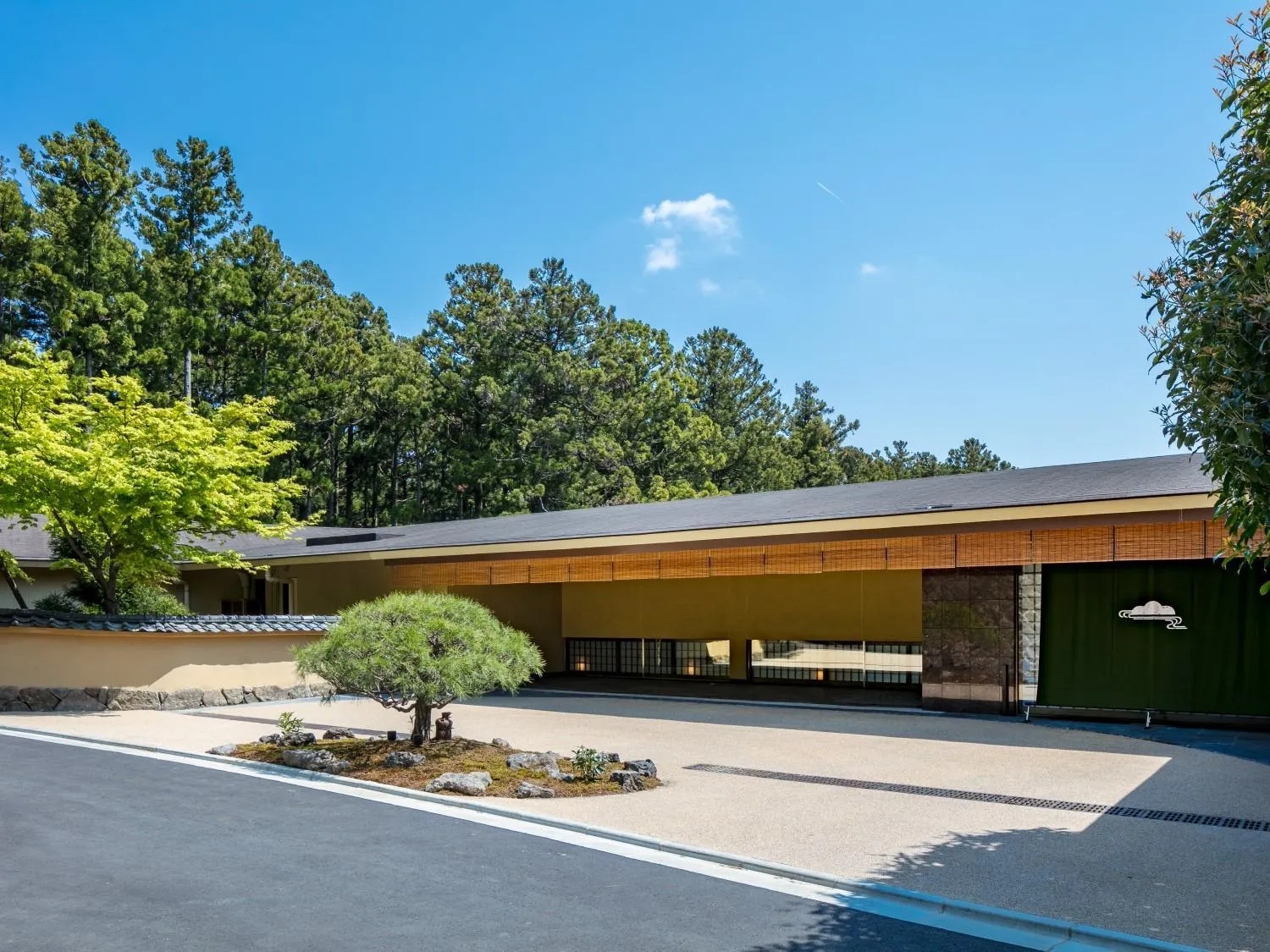 Facade/entrance in Hakone Suishoen