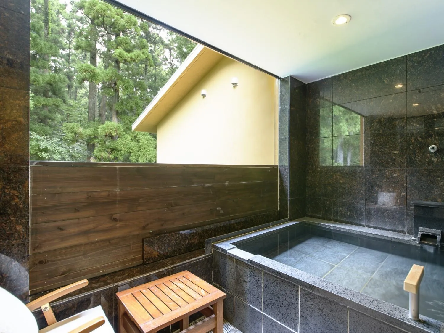 Bathroom in Hakone Suishoen
